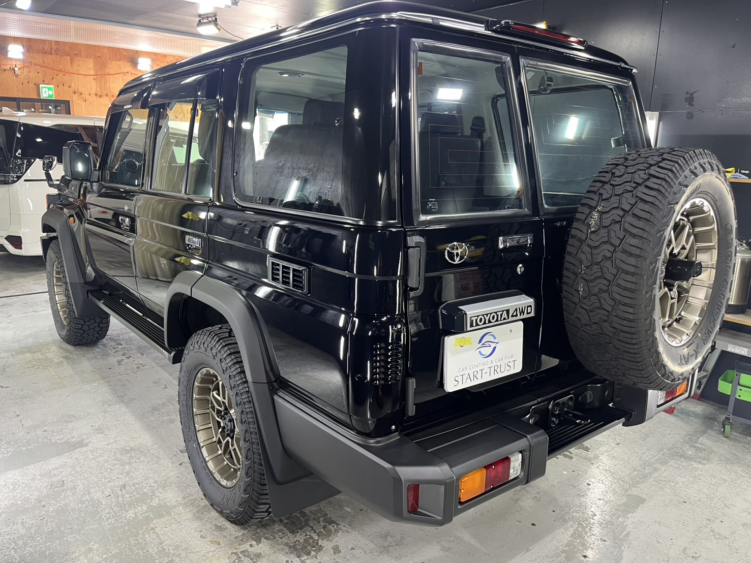 トヨタ ランドクルーザー70 施工写真 (2)