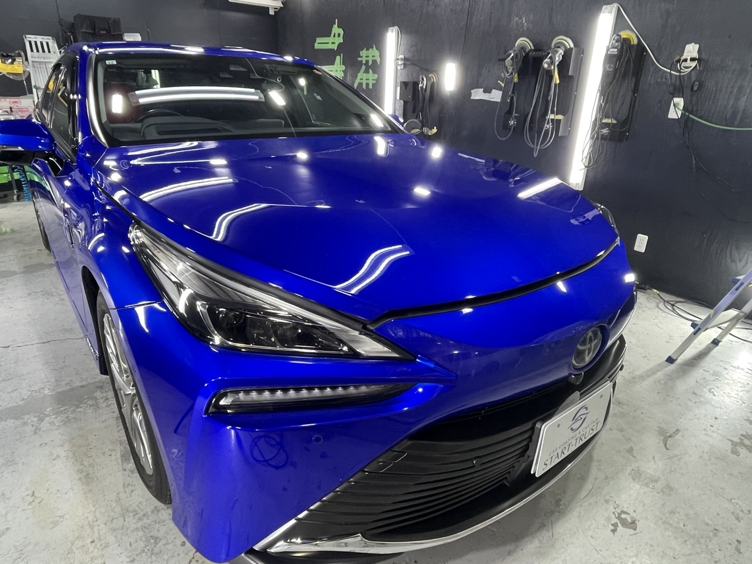 トヨタ ミライ 施工写真 (1)