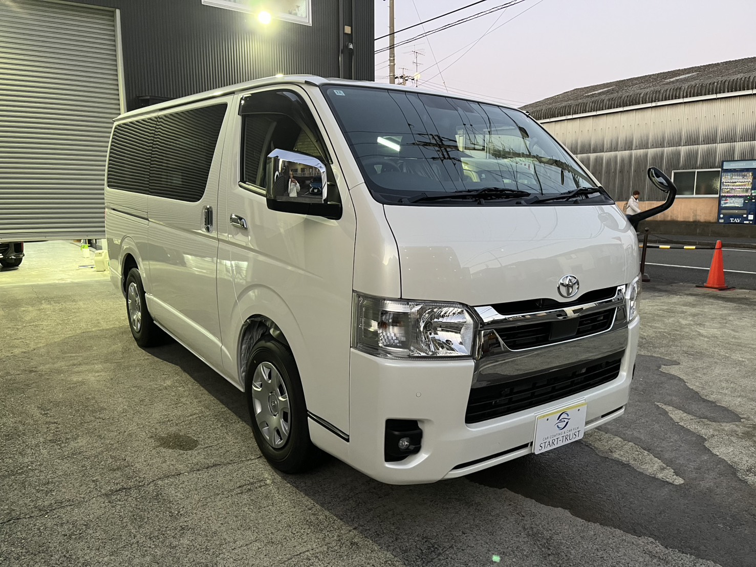トヨタ ハイエース 施工写真 (1)
