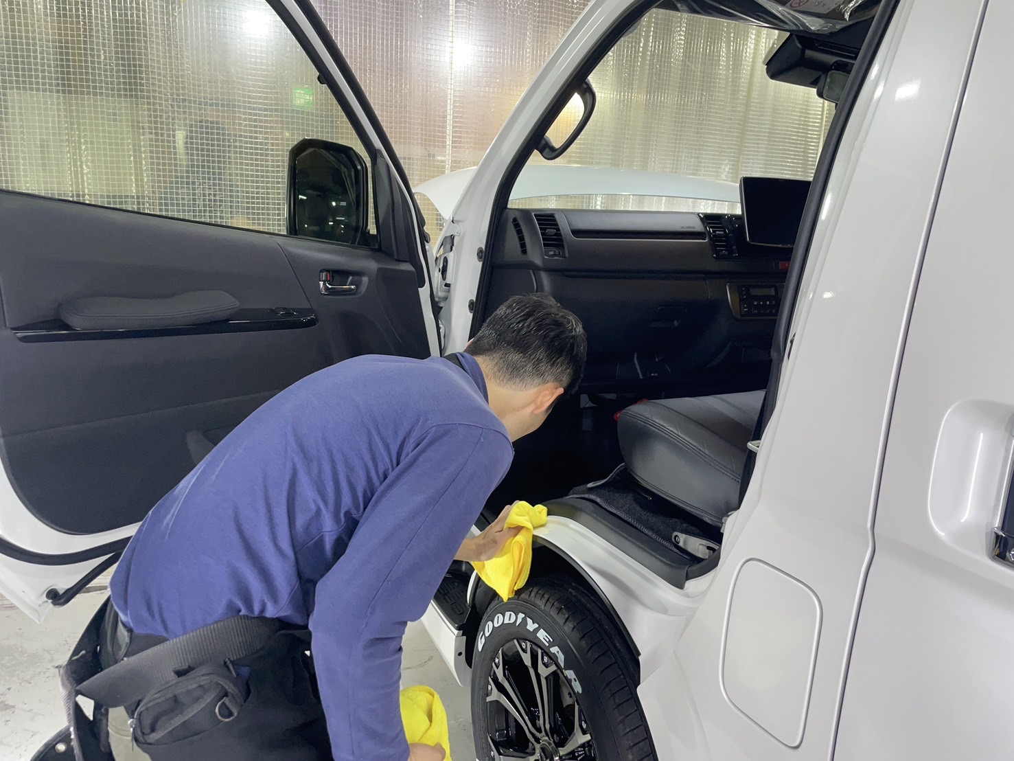 トヨタ ハイエース 施工写真 (3)