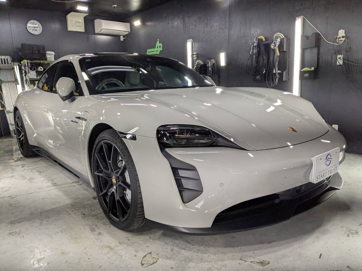 ポルシェ タイカンGTS 施工写真 (1)
