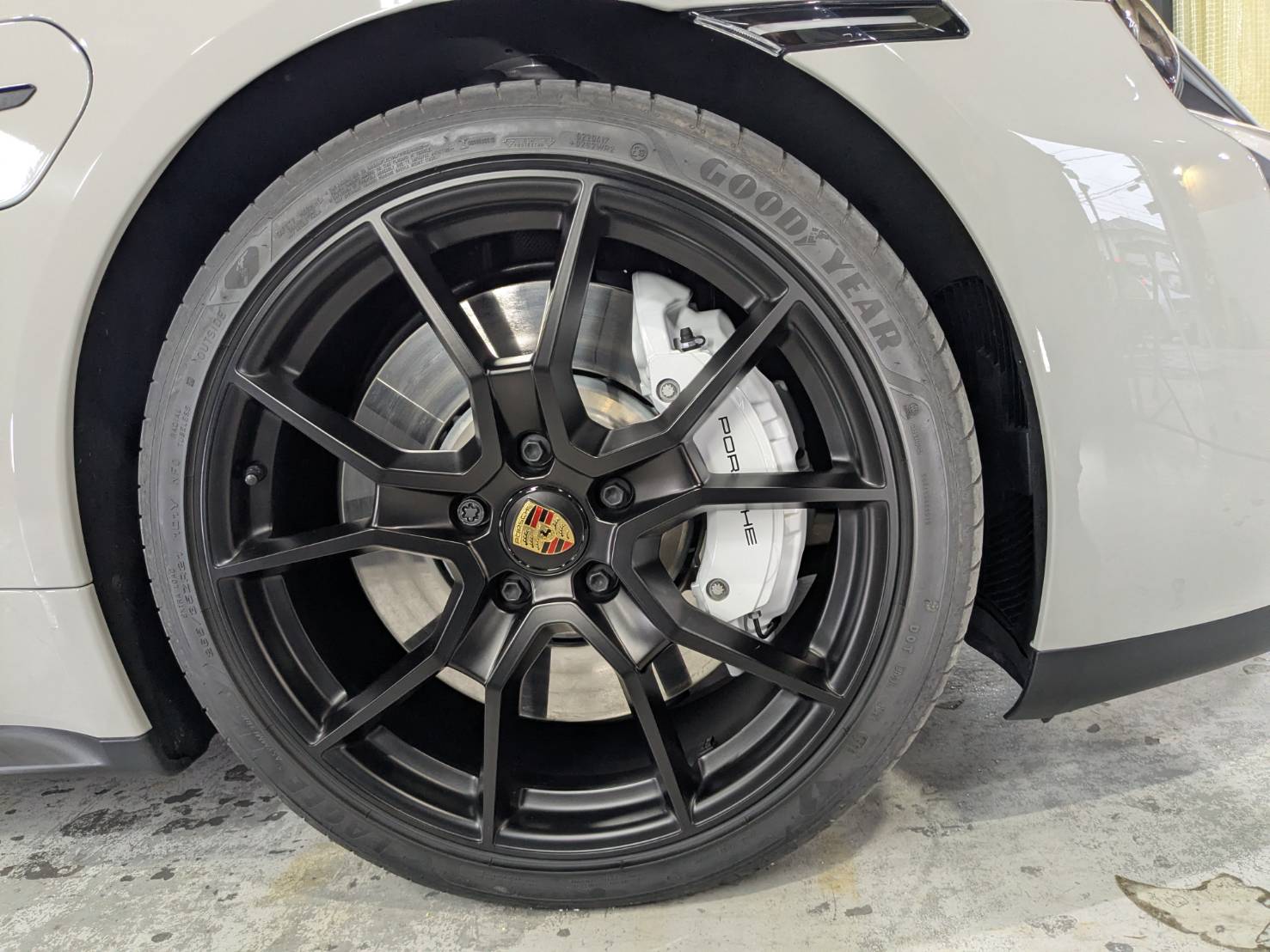 ポルシェ タイカンGTS 施工写真 (12)