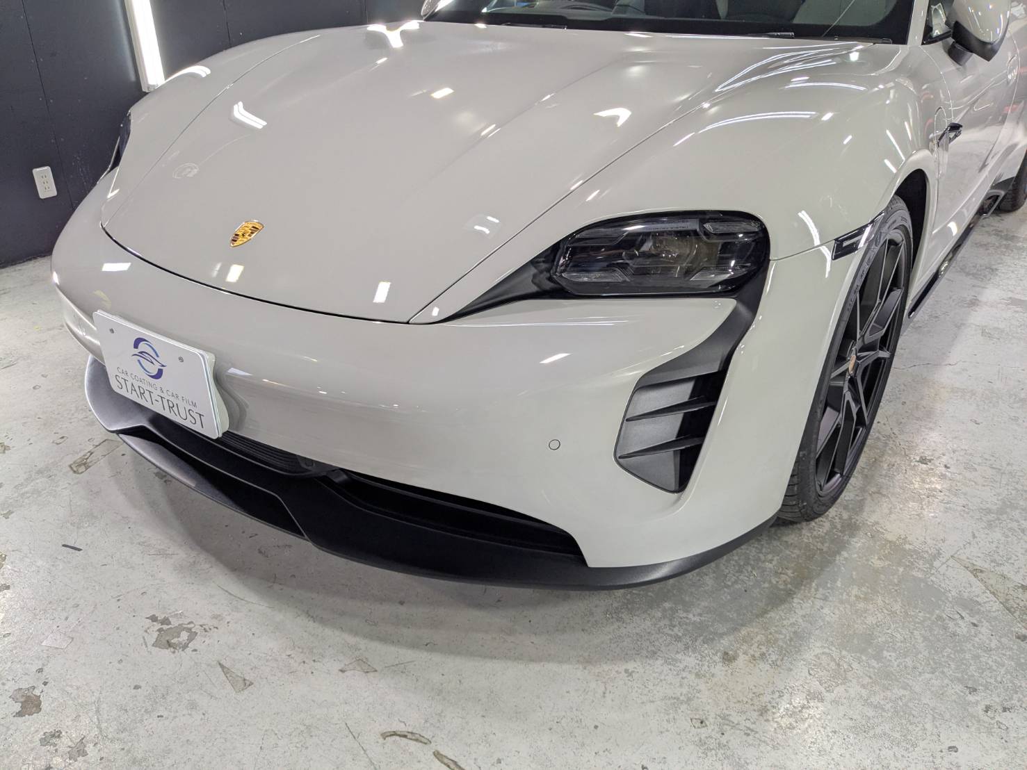 ポルシェ タイカンGTS 施工写真 (3)