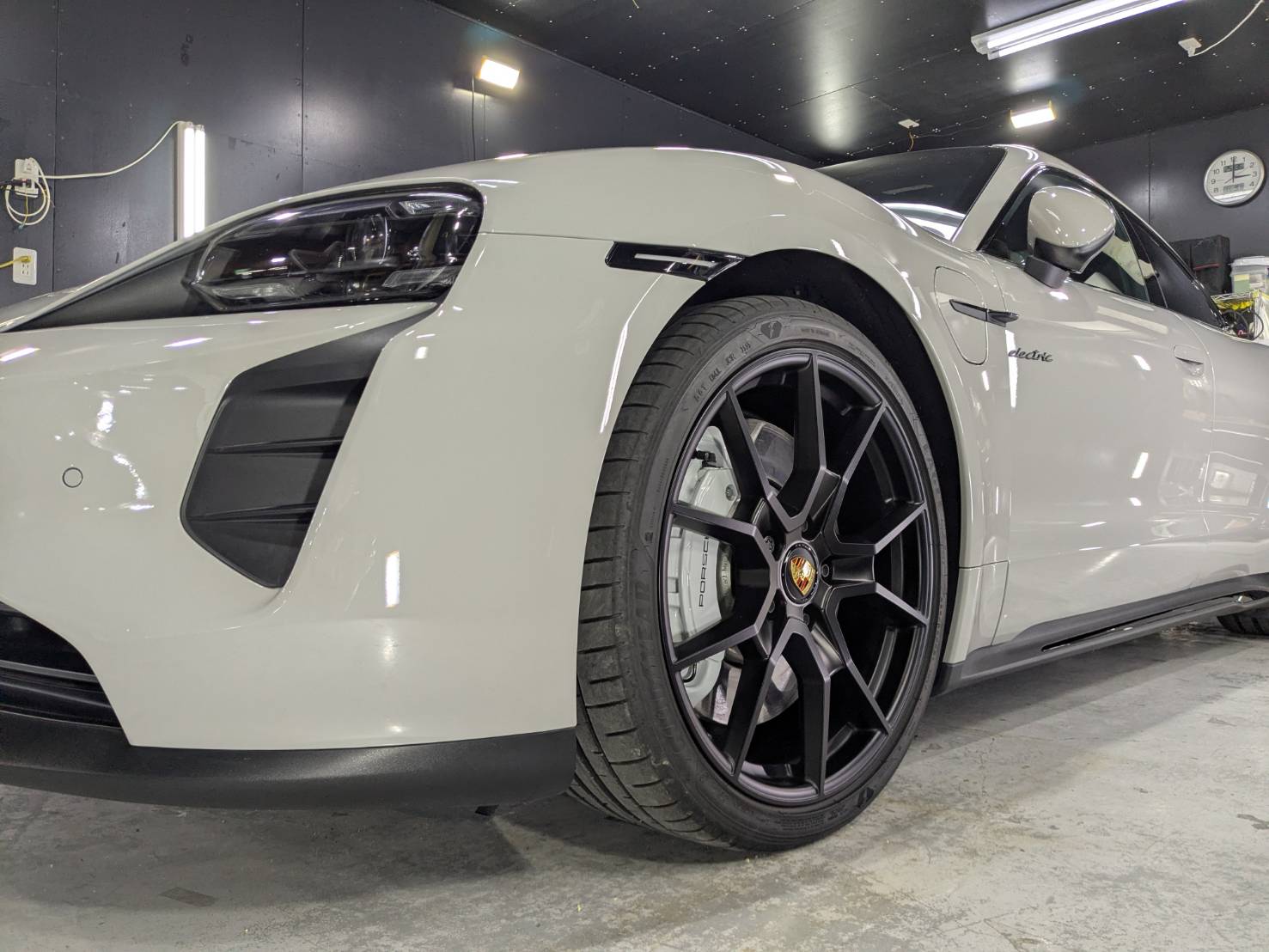 ポルシェ タイカンGTS 施工写真 (4)