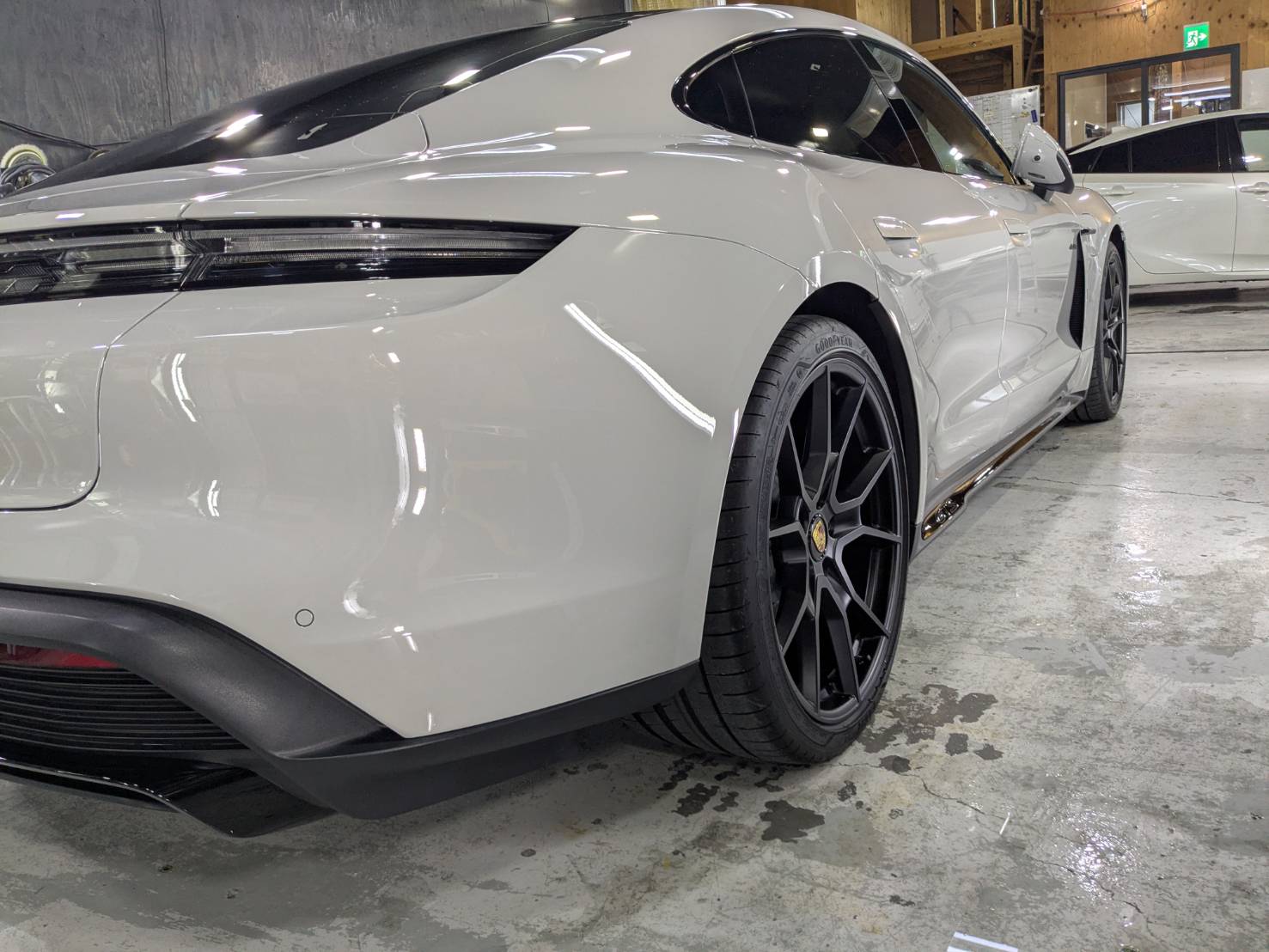 ポルシェ タイカンGTS 施工写真 (6)