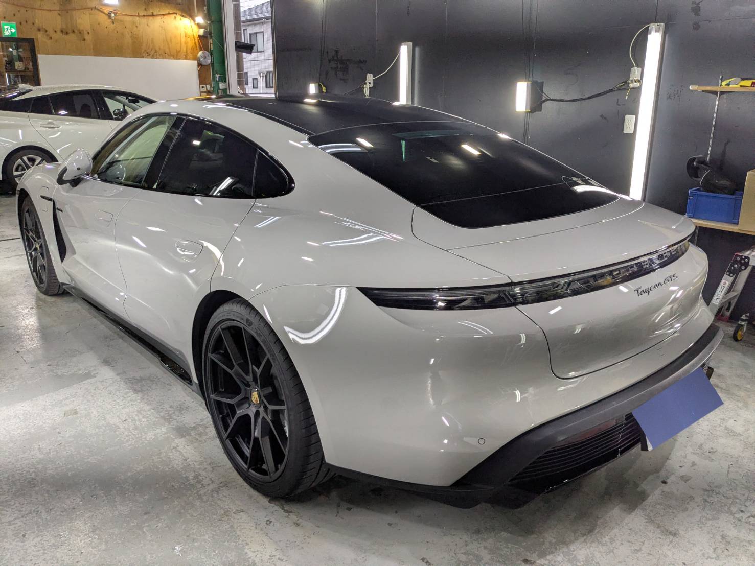 ポルシェ タイカンGTS 施工写真 (7)