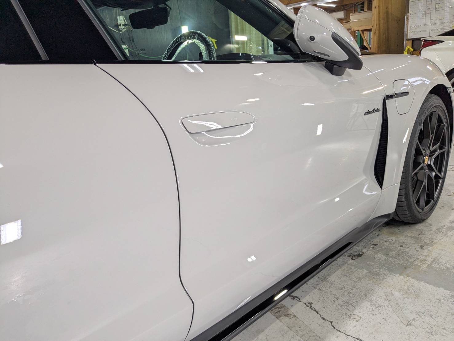 ポルシェ タイカンGTS 施工写真 (9)