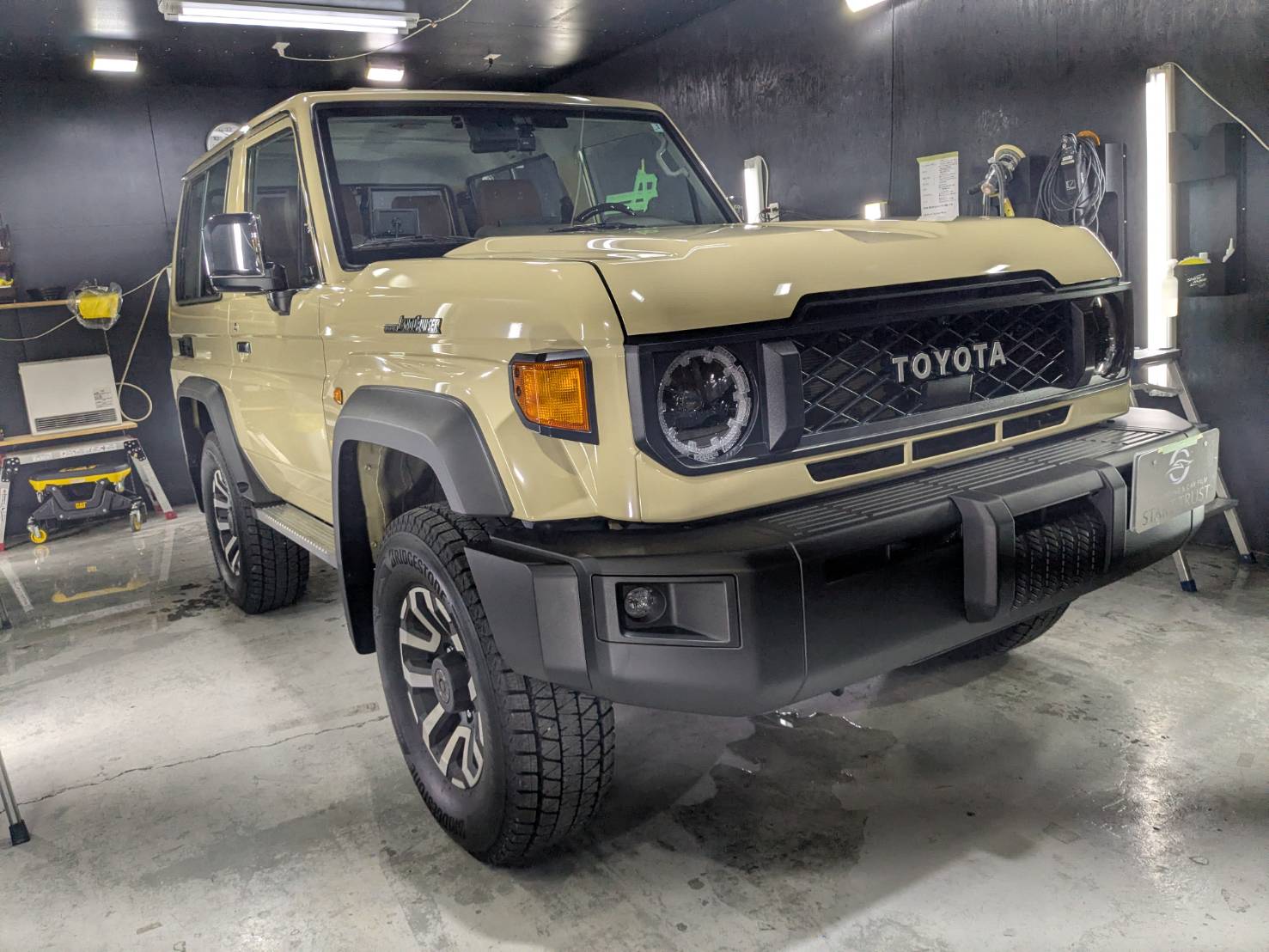 トヨタ ランドクルーザー70 施工写真 (1)