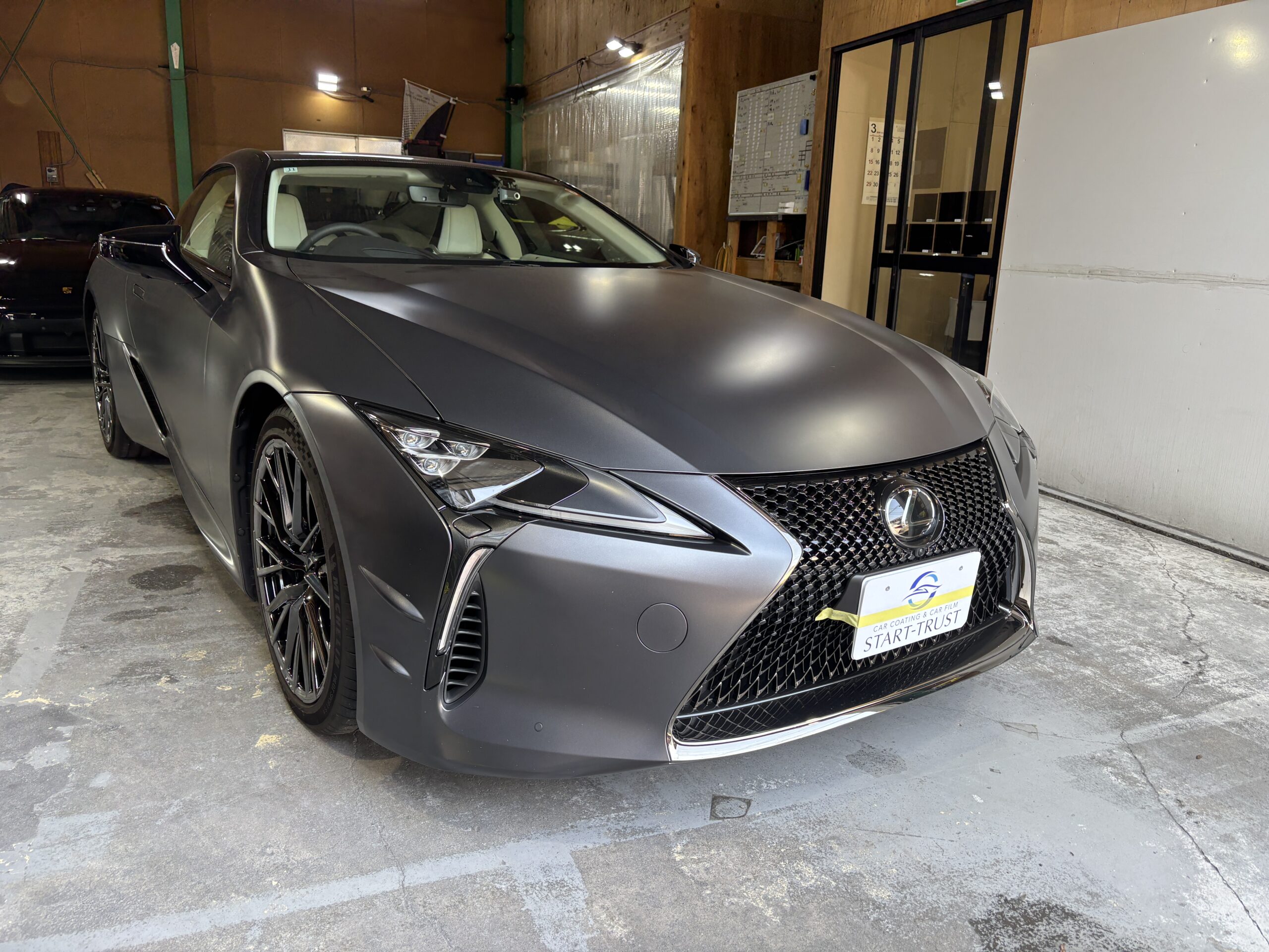 レクサス LC500 ピナクル クーペ 2025年式 施工の様子