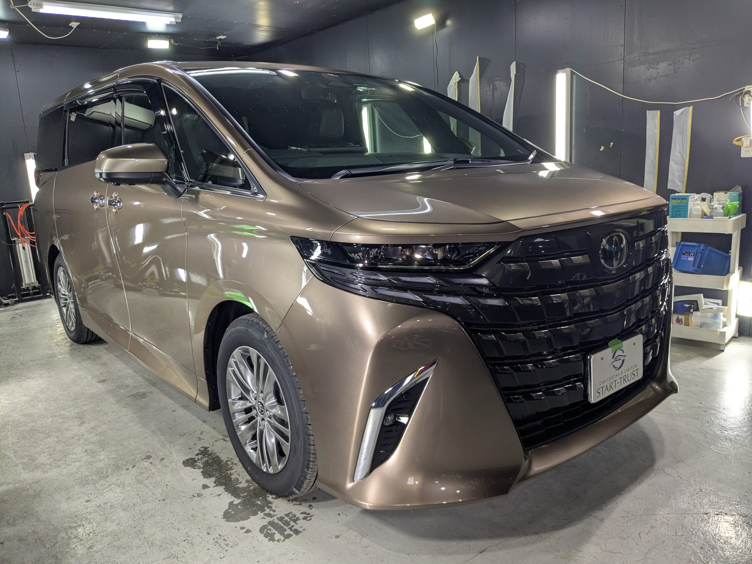 トヨタ アルファード 2026年式 施工の様子