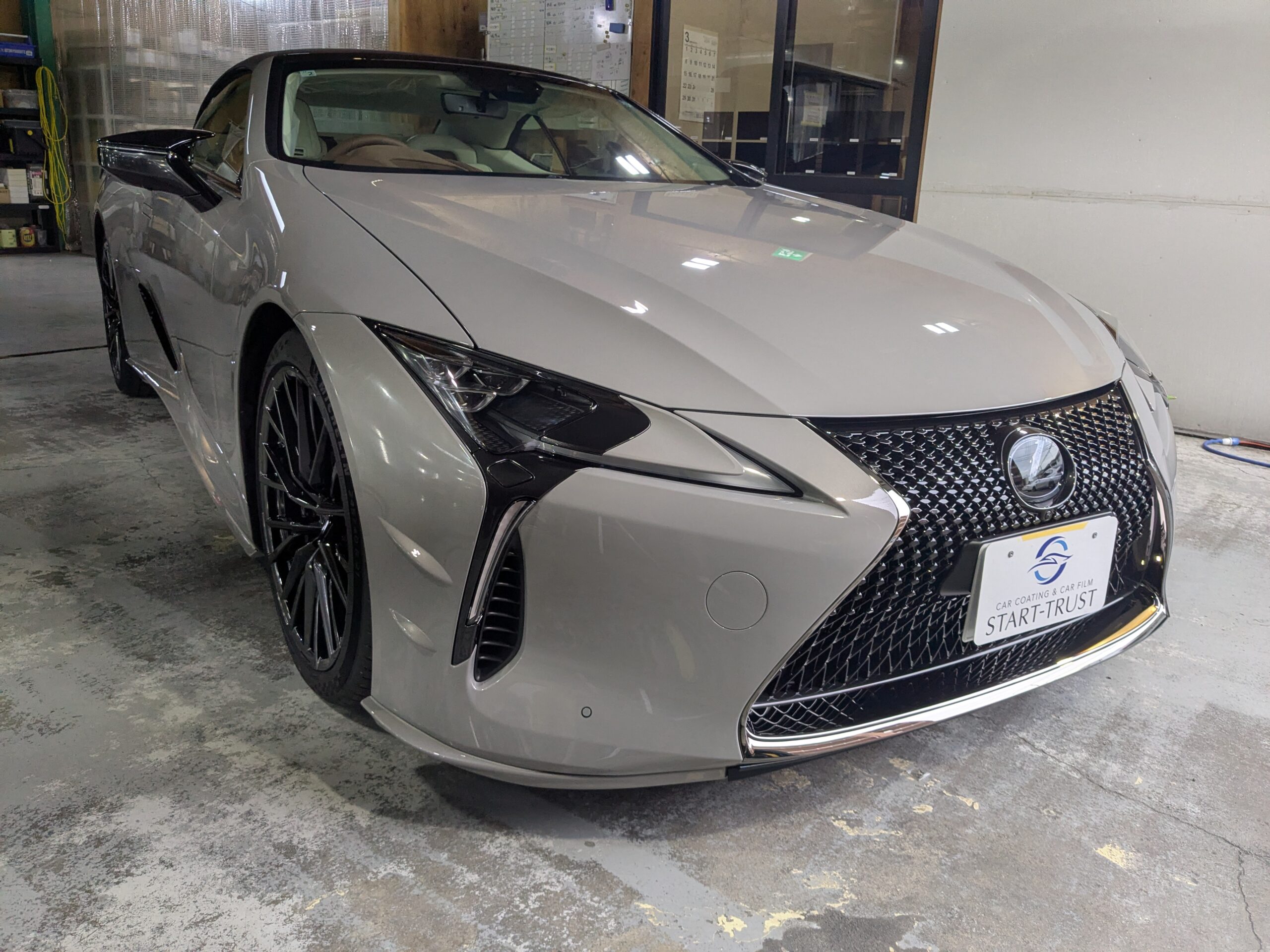 レクサス LC500 ピナクル コンバーチブル 2026年式 施工の様子