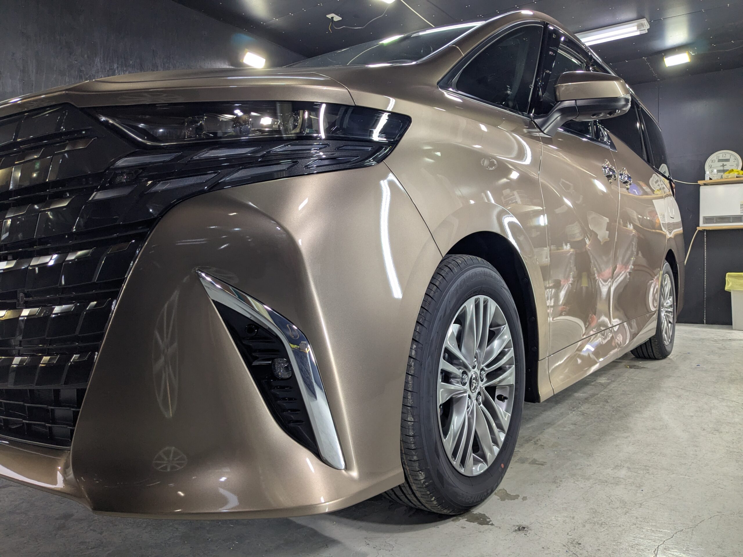 トヨタ アルファード 2026年式 施工の様子