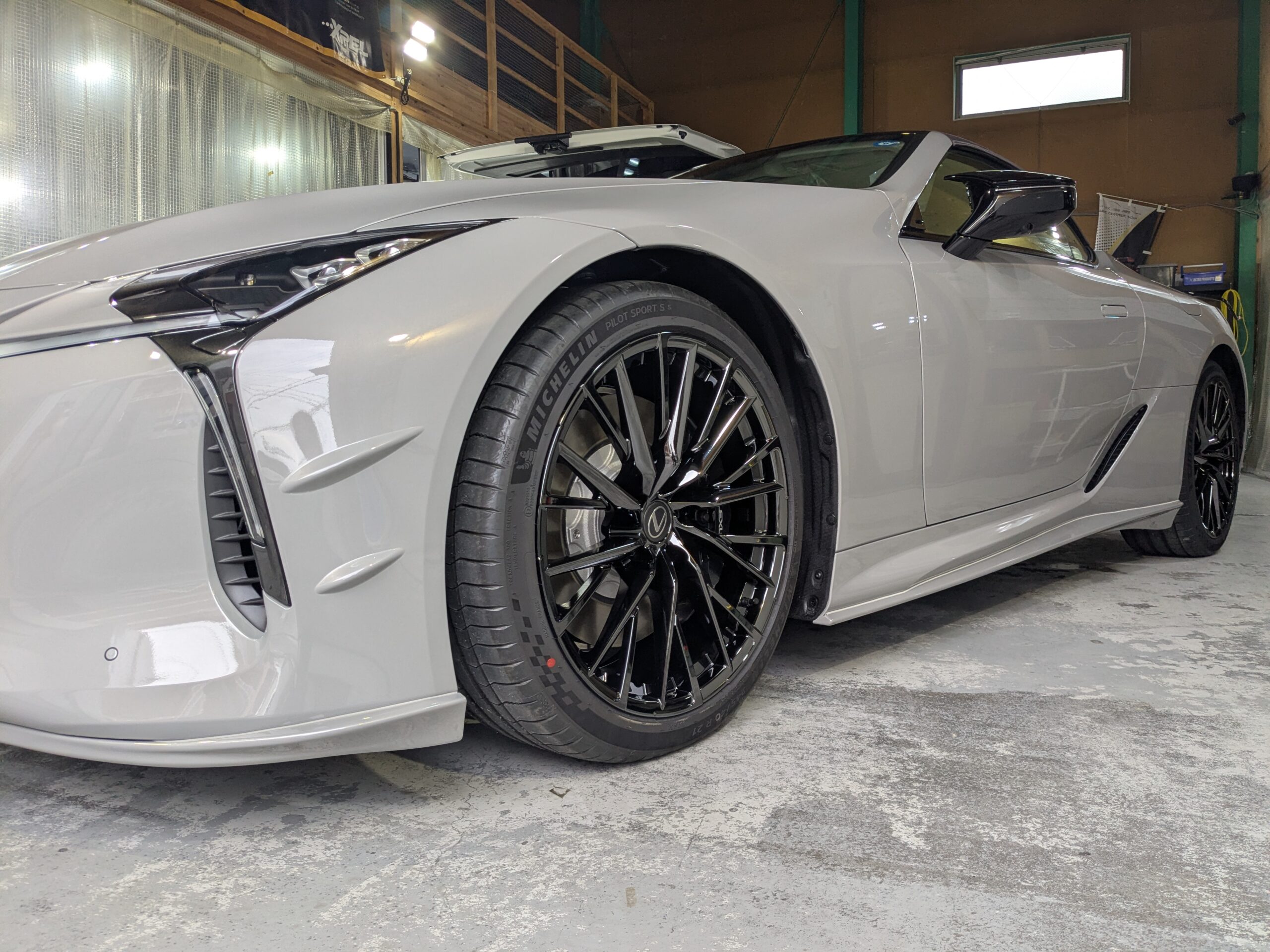 レクサス LC500 ピナクル コンバーチブル 2026年式 施工の様子