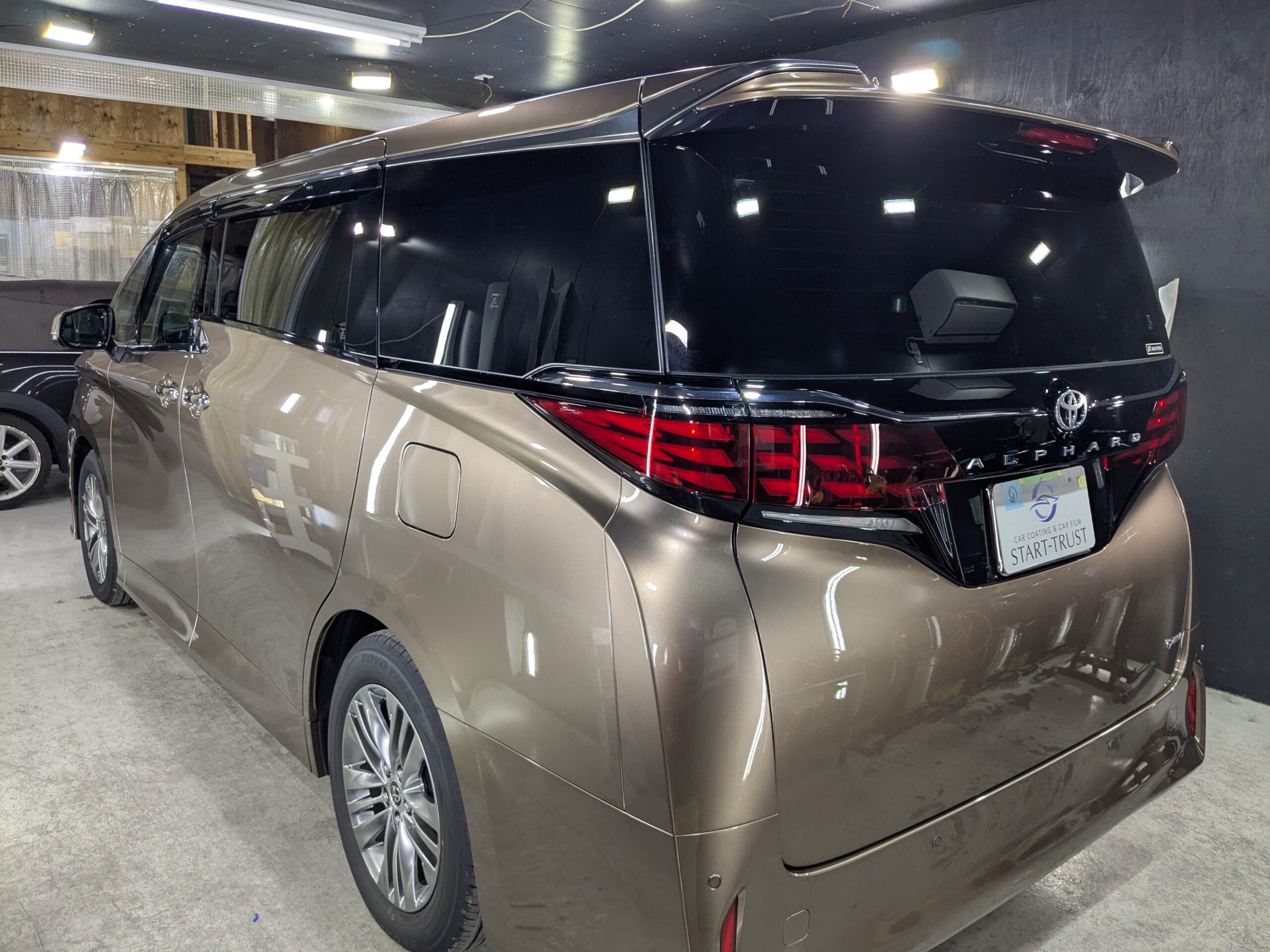 トヨタ アルファード 2026年式 施工の様子