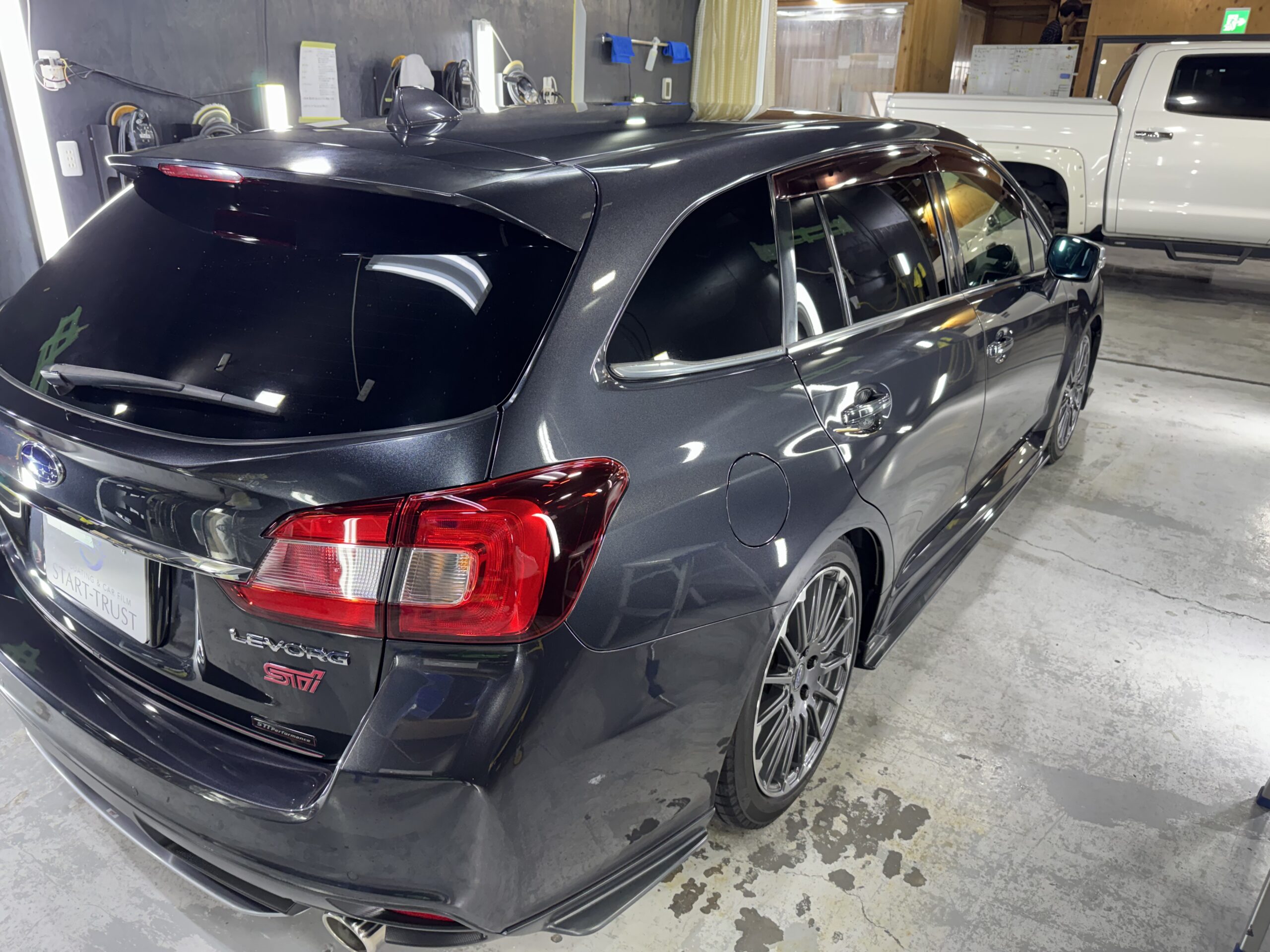 スバル レヴォーグ 2019年式 施工の様子