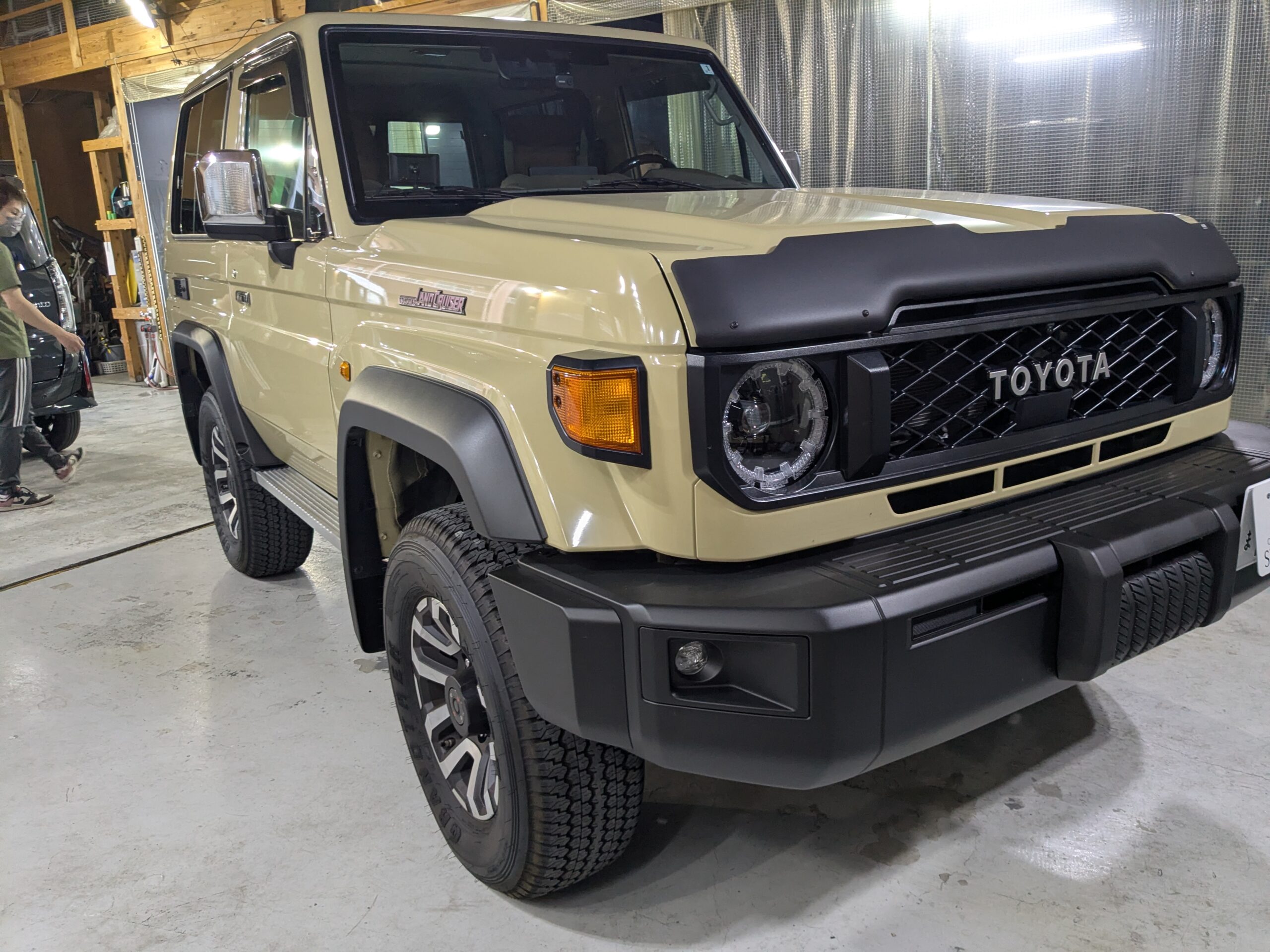トヨタ ランドクルーザー70ショート 施工の様子