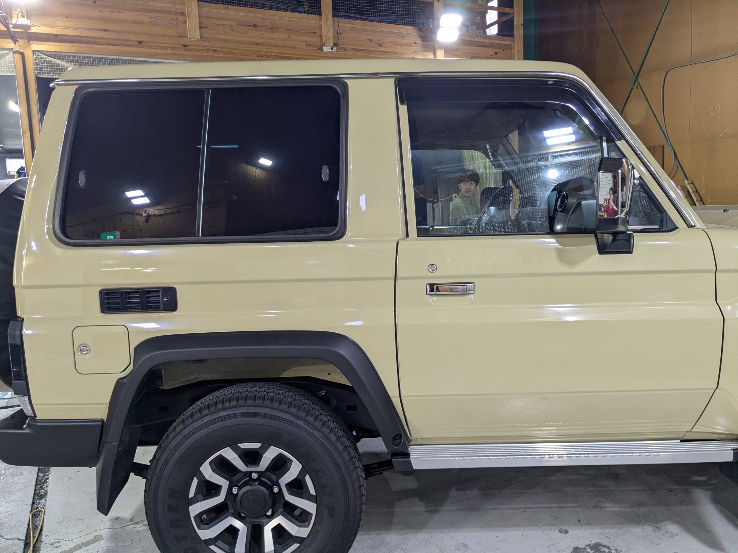 トヨタ ランドクルーザー70ショート 施工の様子