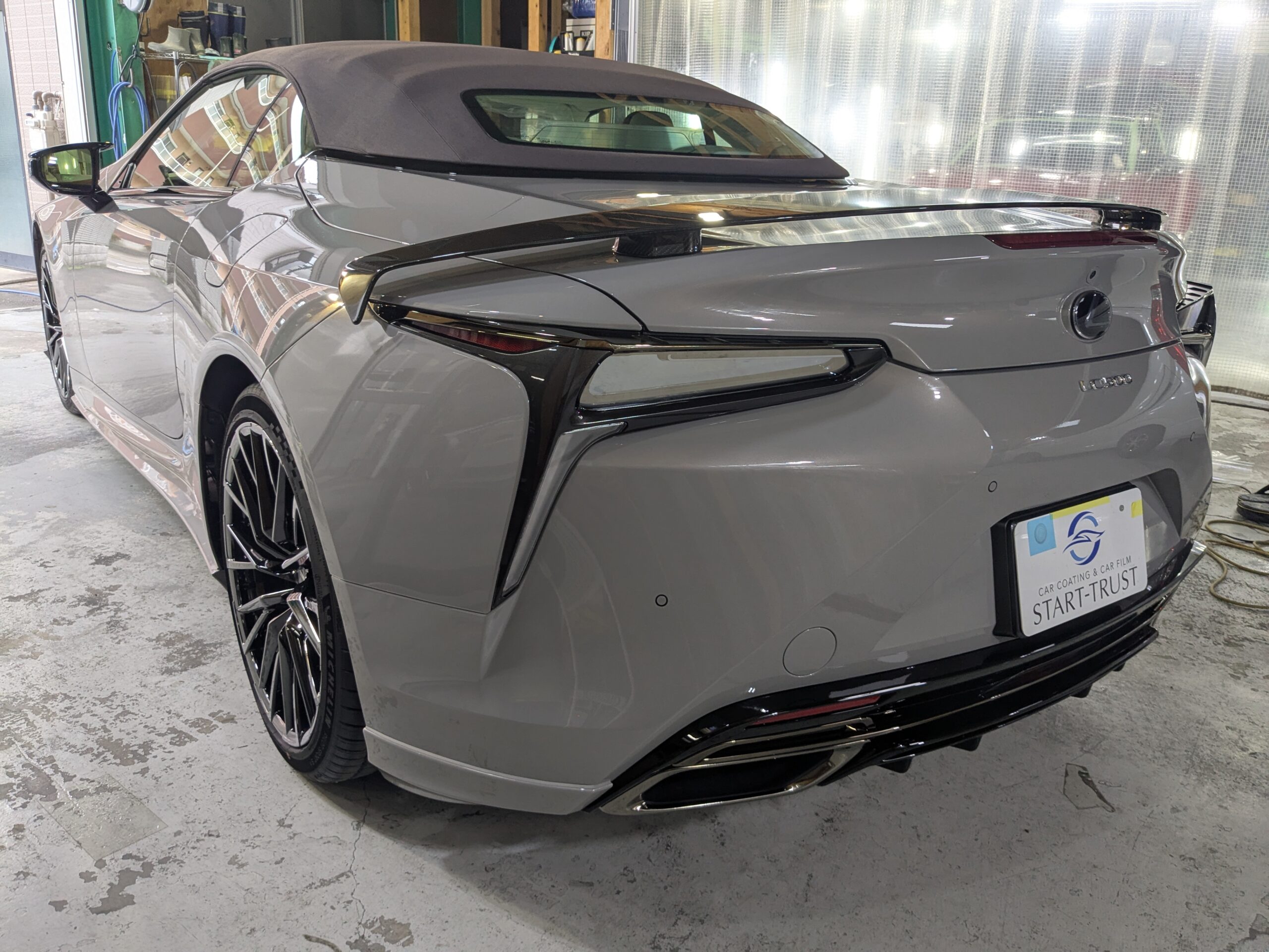 レクサス LC500 ピナクル コンバーチブル 2026年式 施工の様子