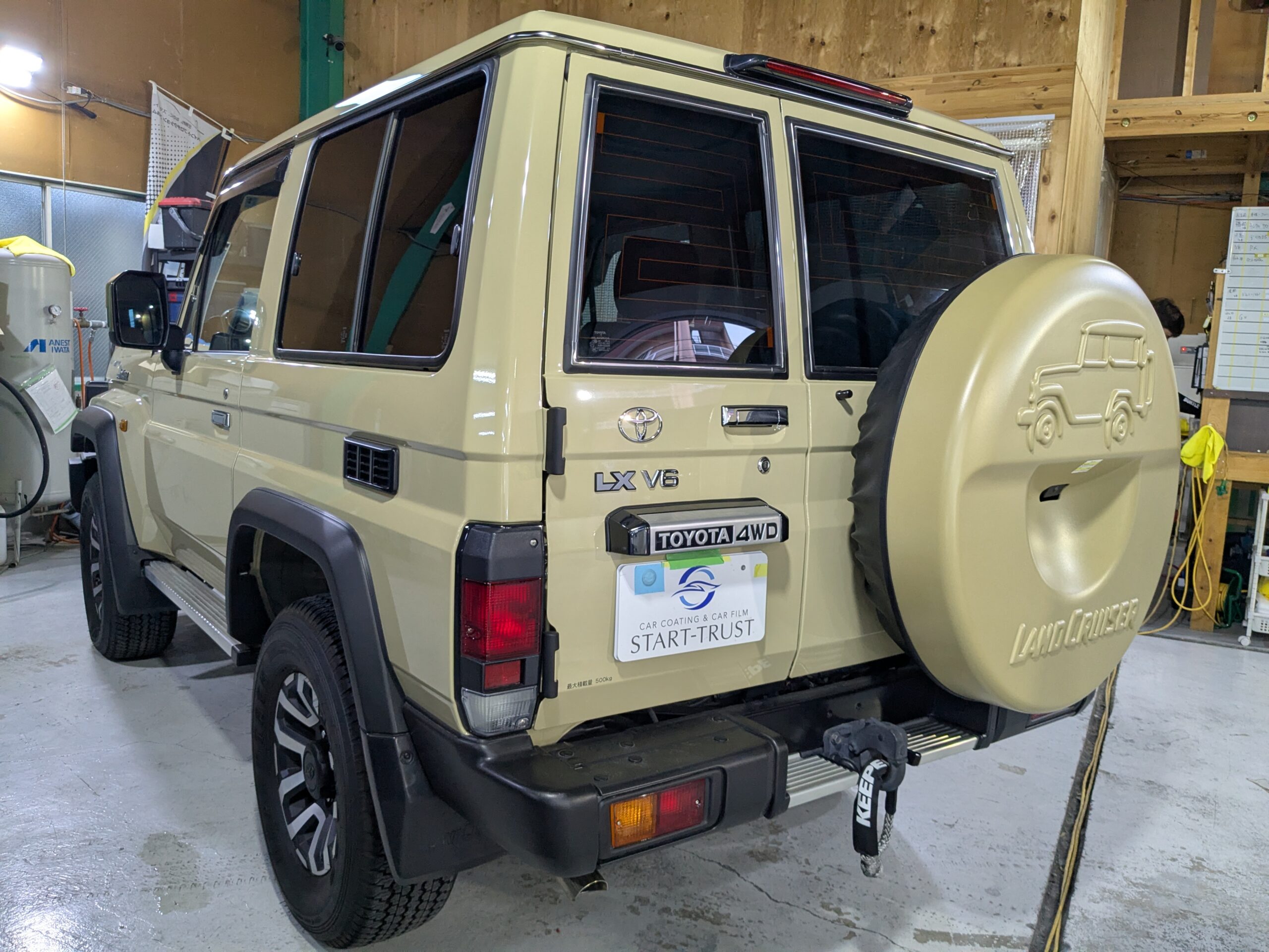 トヨタ ランドクルーザー70ショート 施工の様子