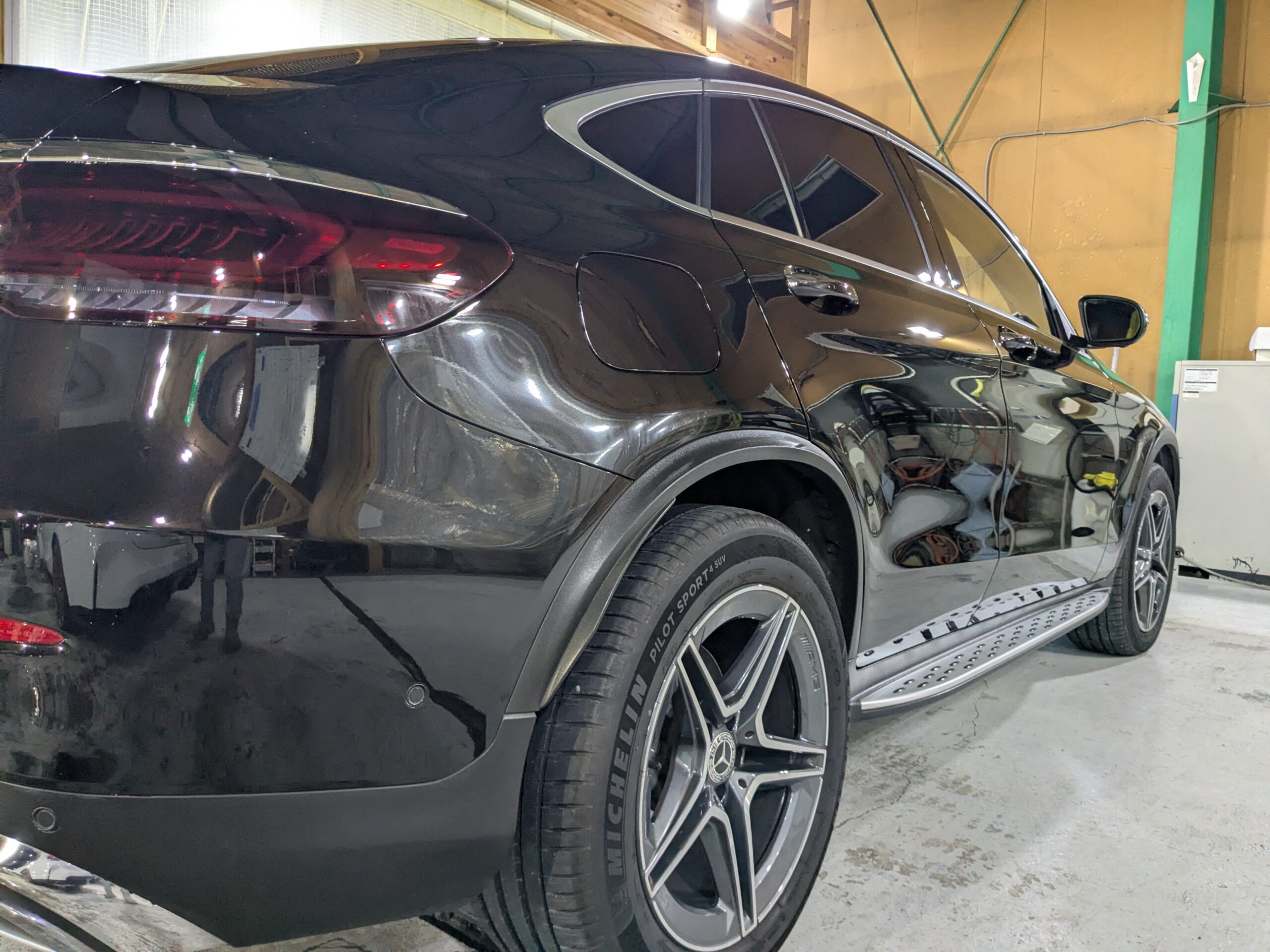 メルセデス・ベンツ 施工の様子