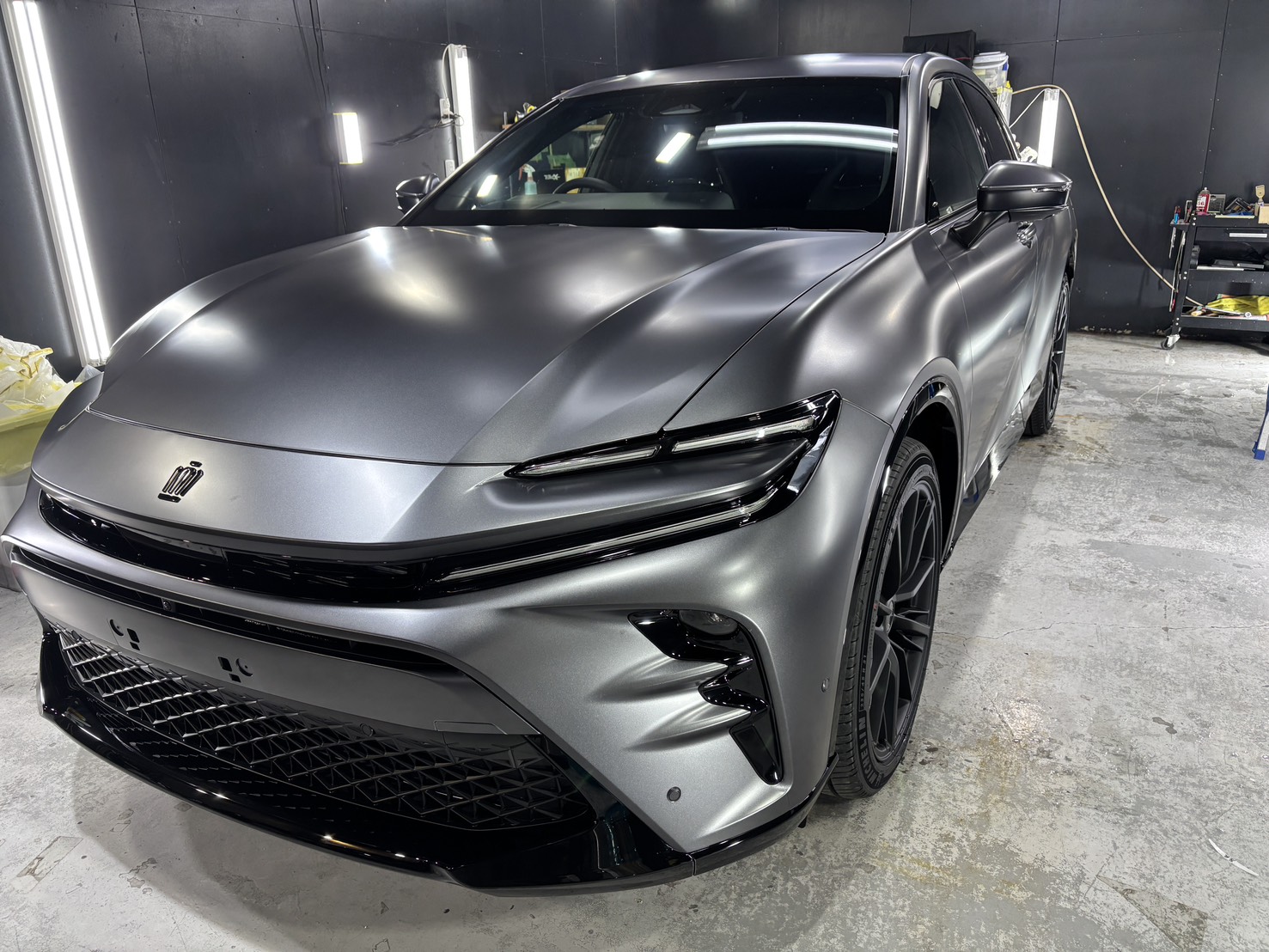 トヨタ クラウンスポーツPHEV 2026年式 施工の様子