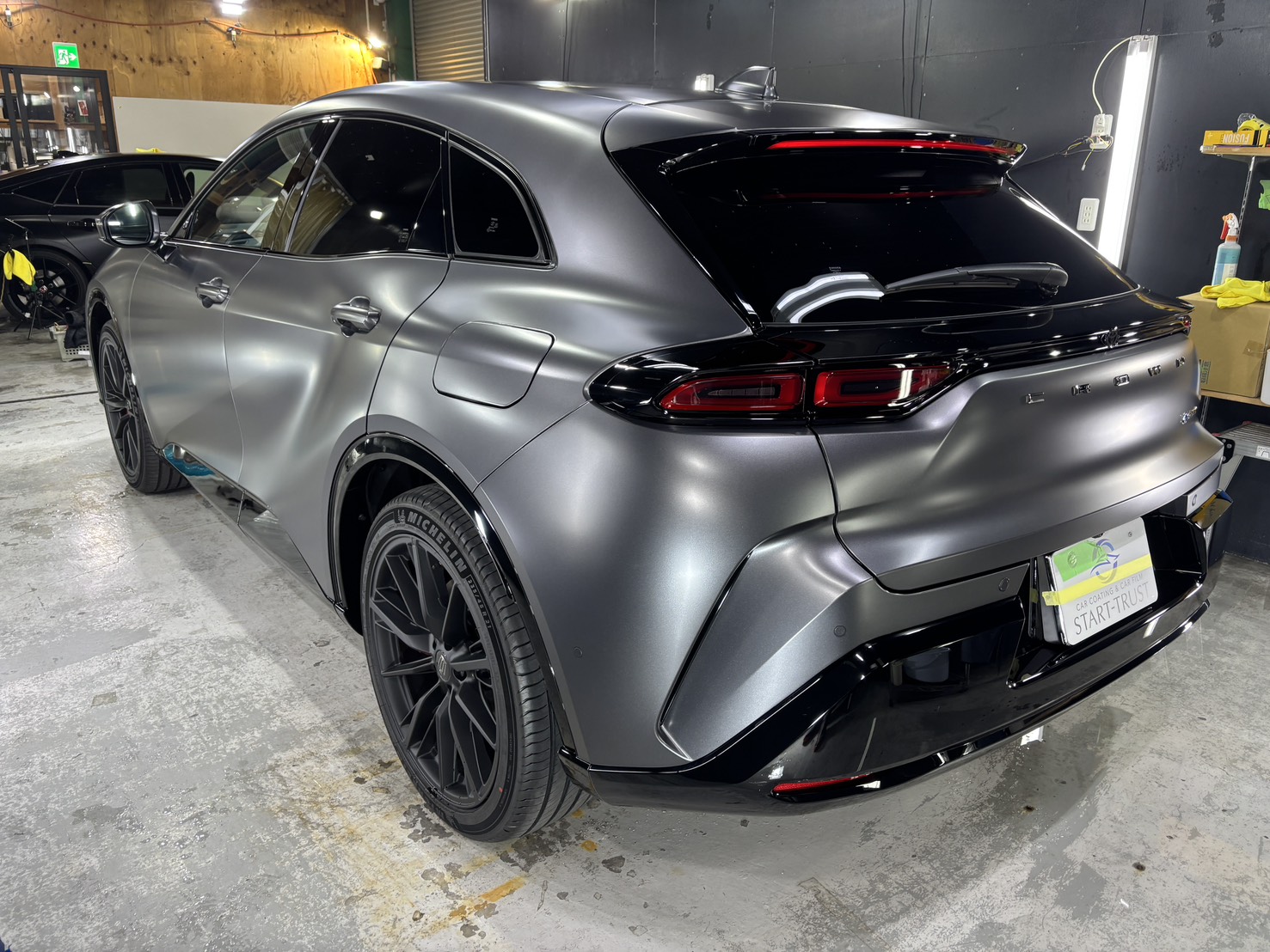 トヨタ クラウンスポーツPHEV 2026年式 施工の様子