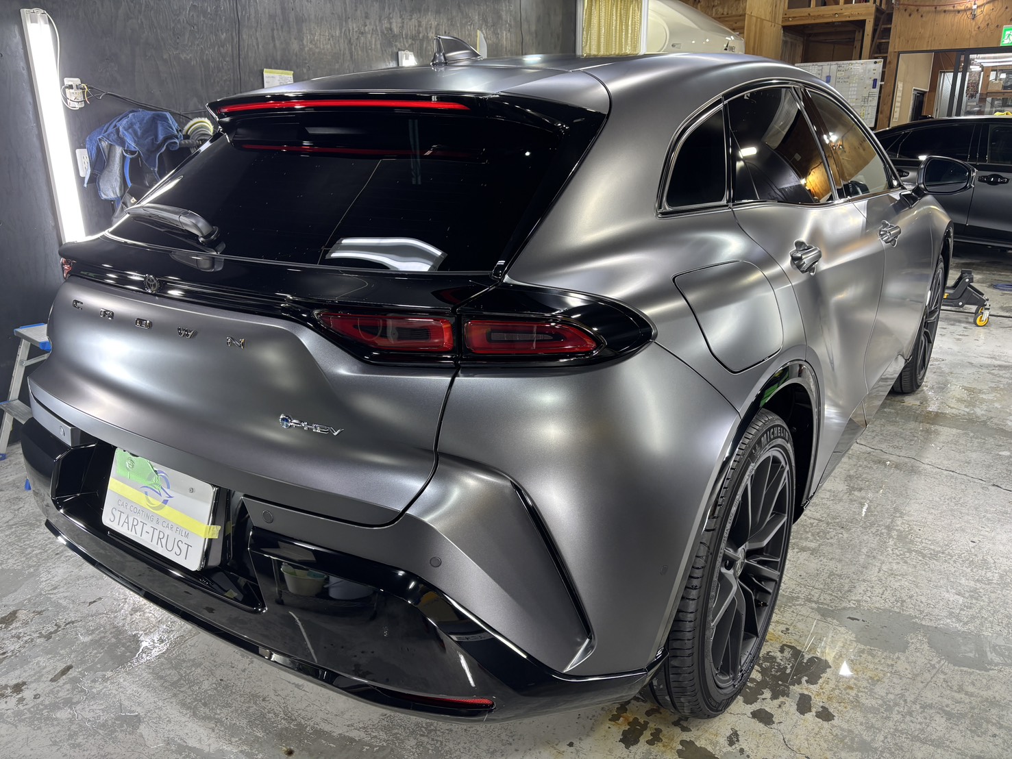 トヨタ クラウンスポーツPHEV 2026年式 施工の様子