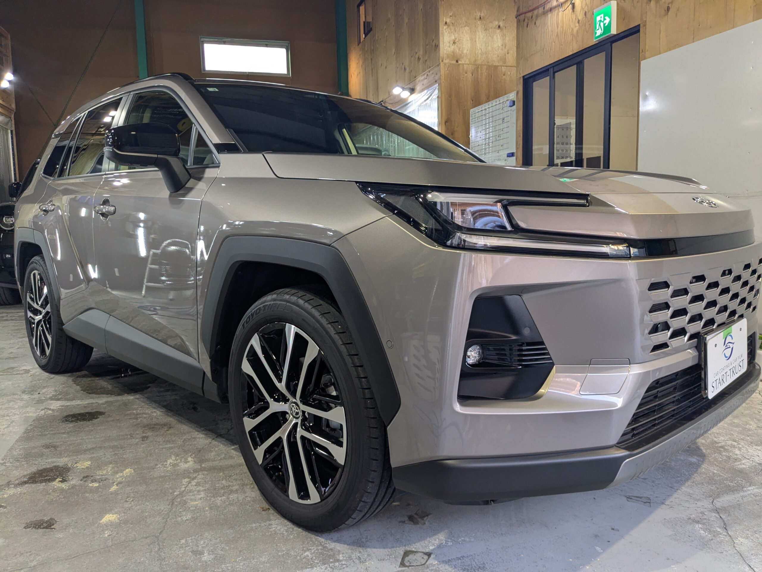 トヨタ RAV4 2026年式 施工の様子