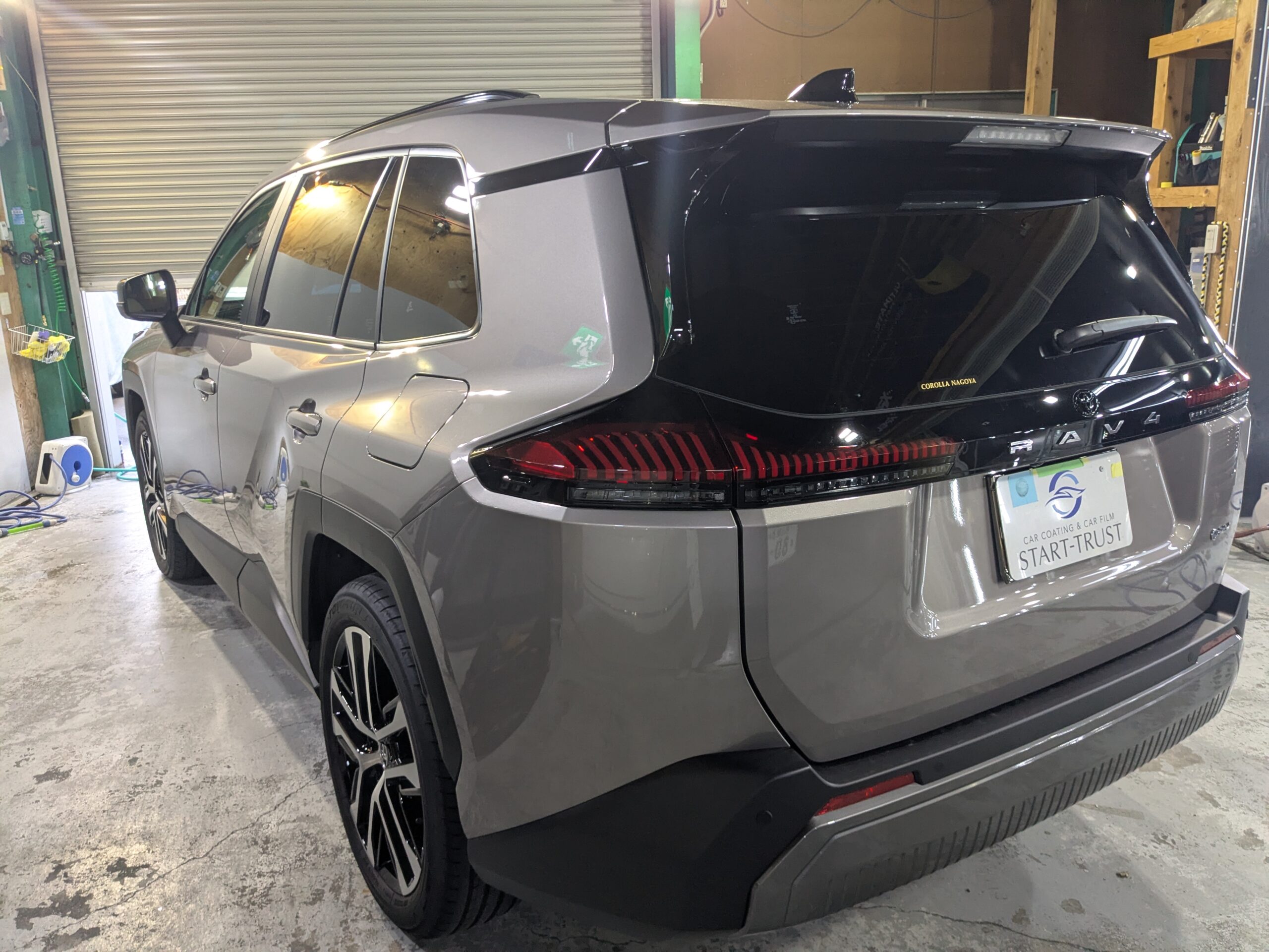 トヨタ RAV4 2026年式 施工の様子
