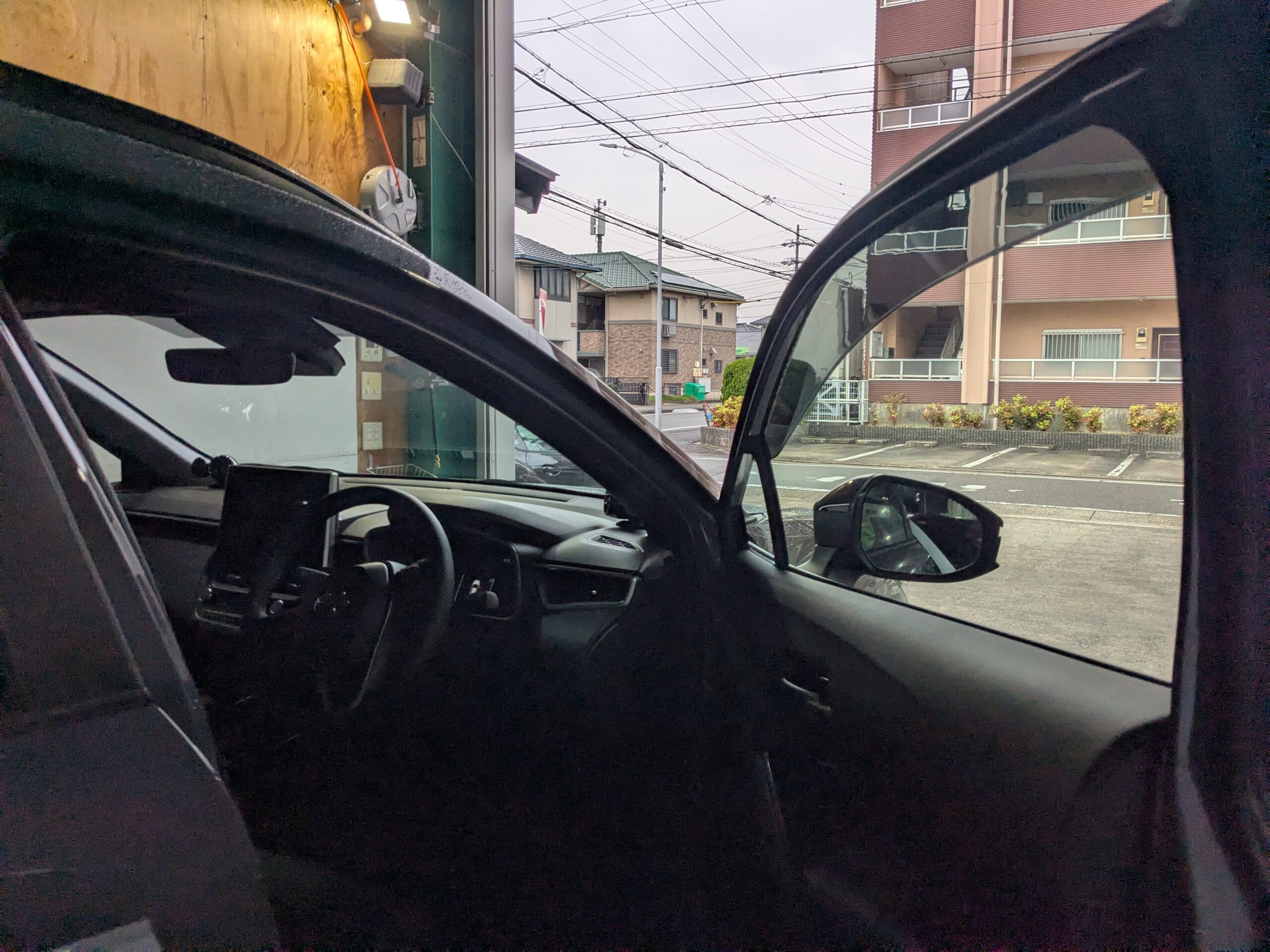 トヨタ カローラクロス 2025年式 施工の様子