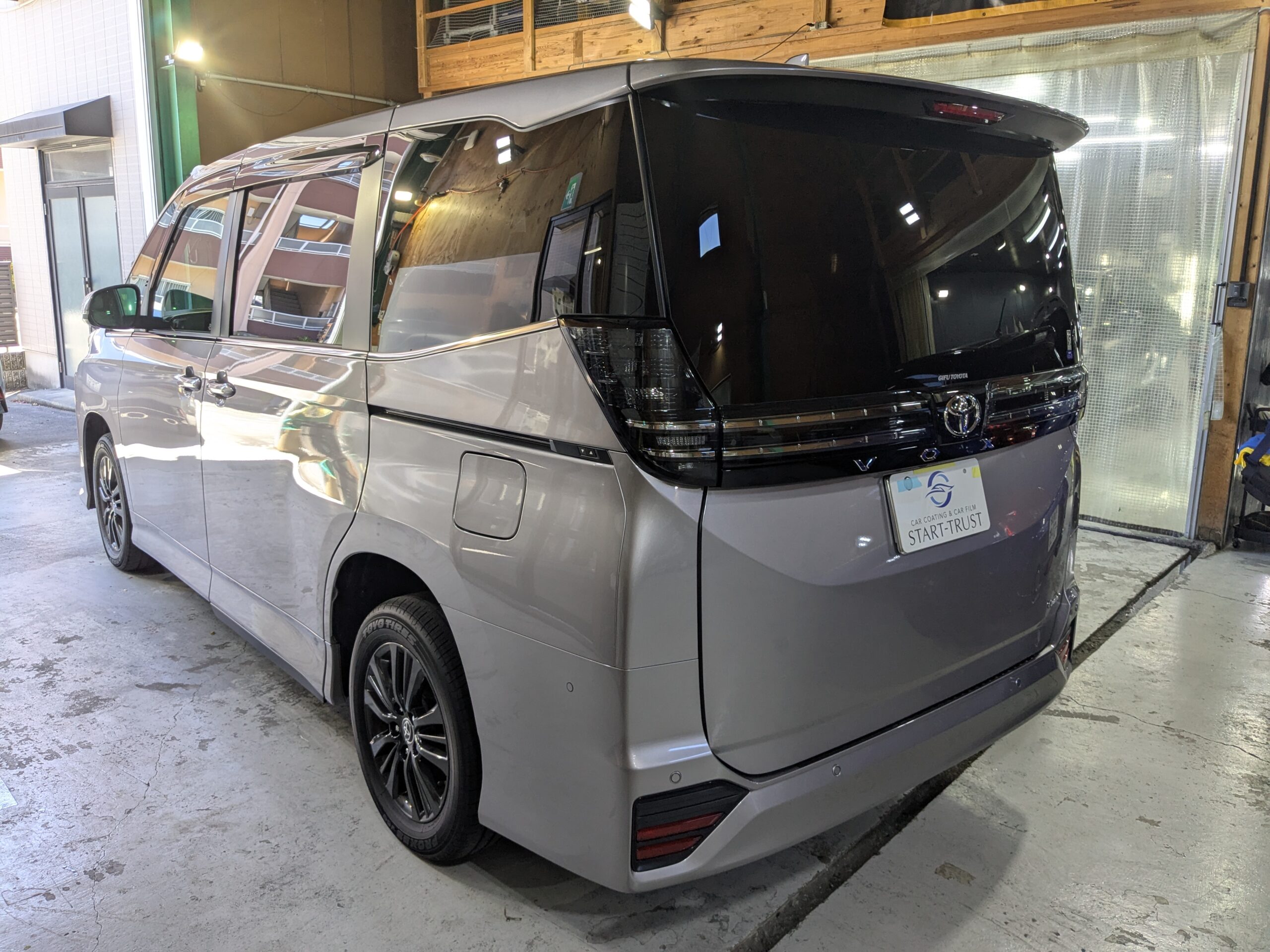 トヨタ VOXY 2026年式 施工の様子