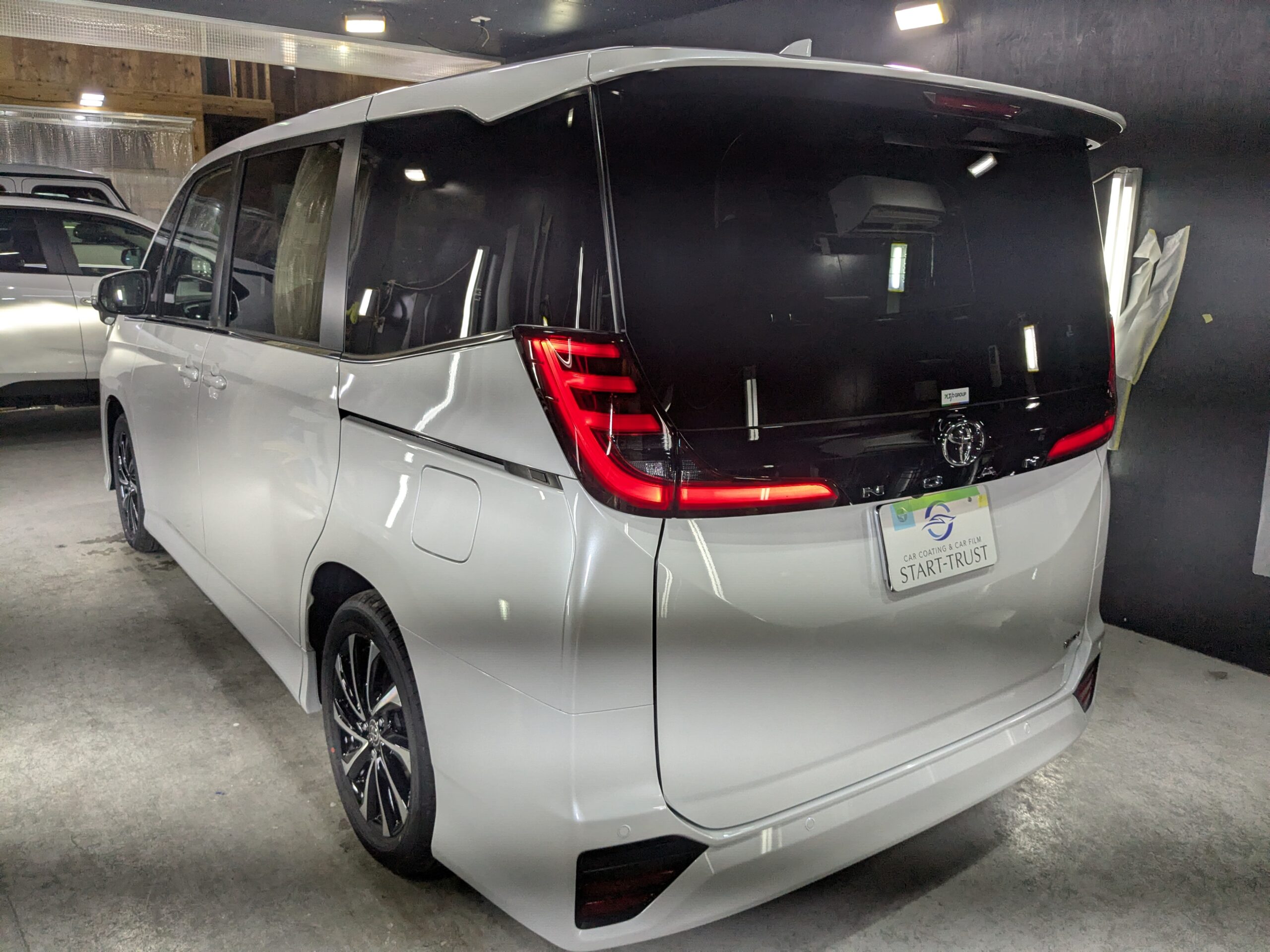 トヨタ ノア 施工の様子