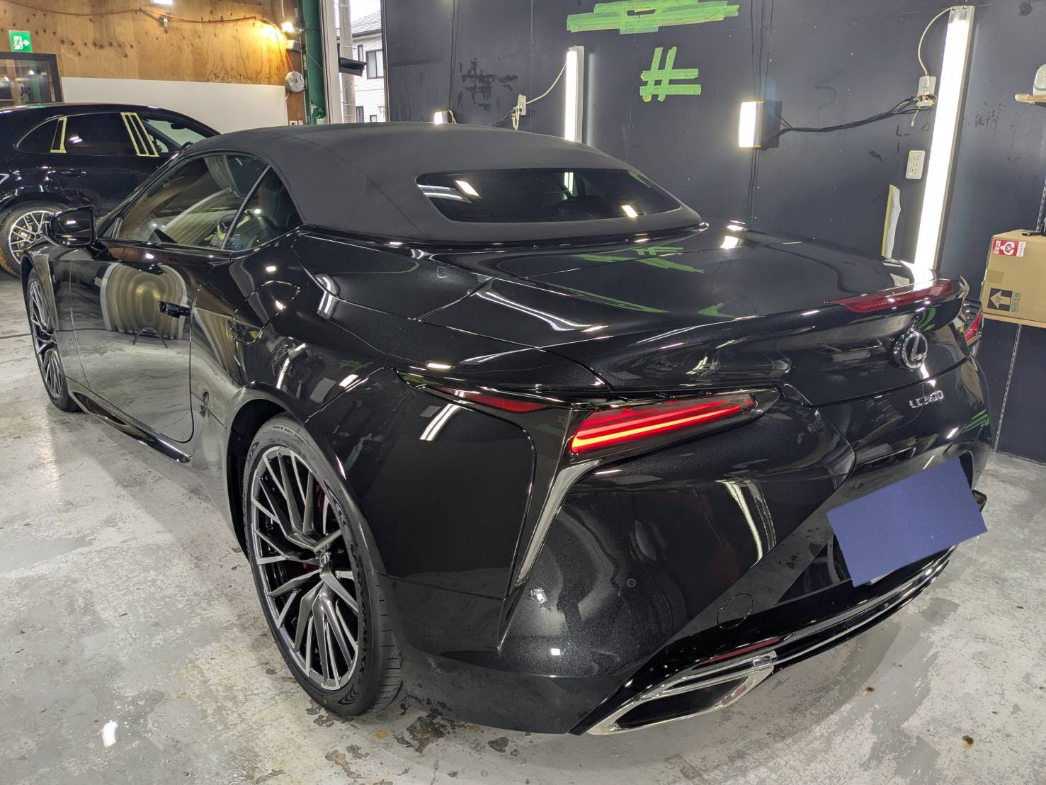 レクサス LC500CV 2026年式 施工の様子