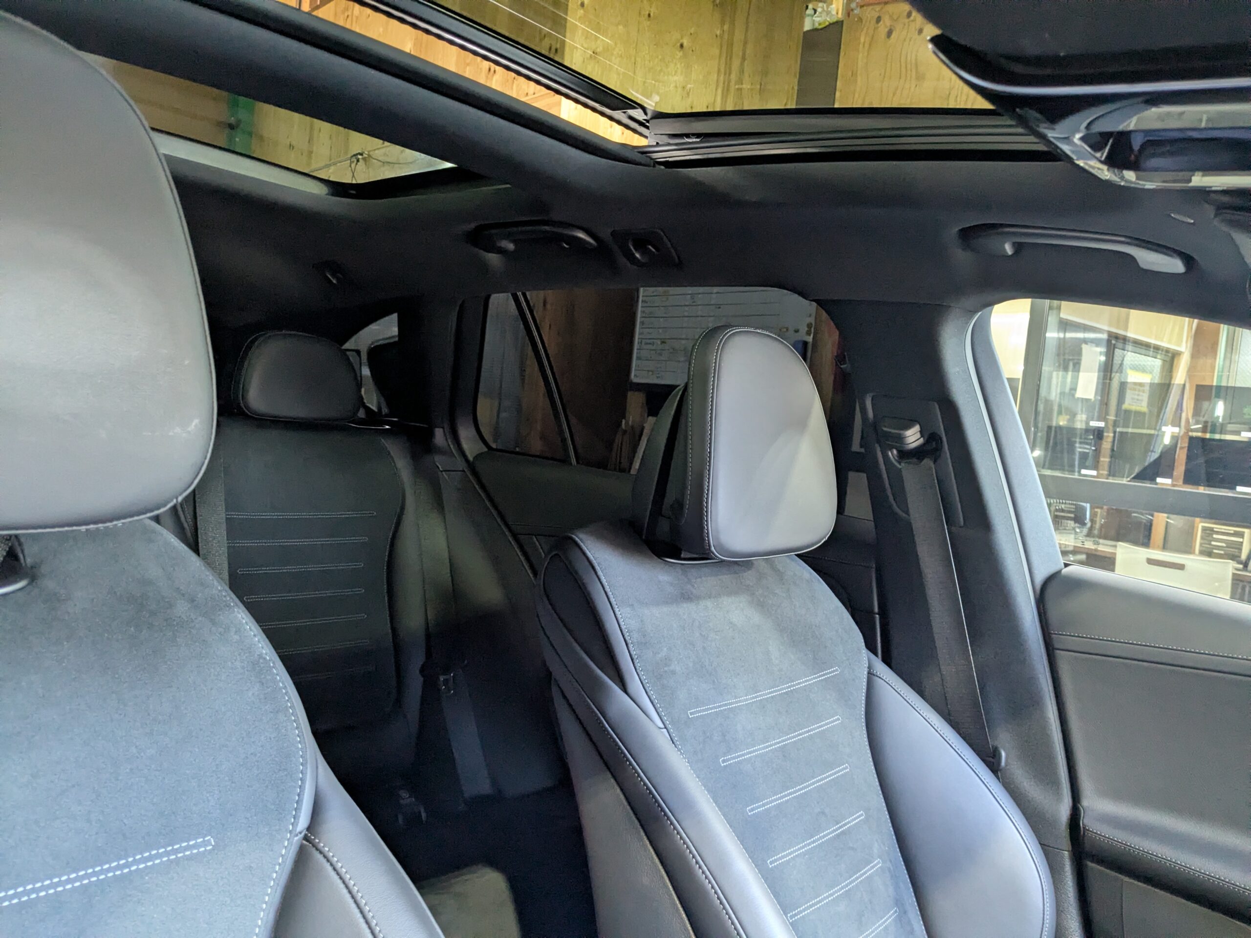 20260525_メルセデスベンツ・Cクラス220d_戸澤さま 施工の様子