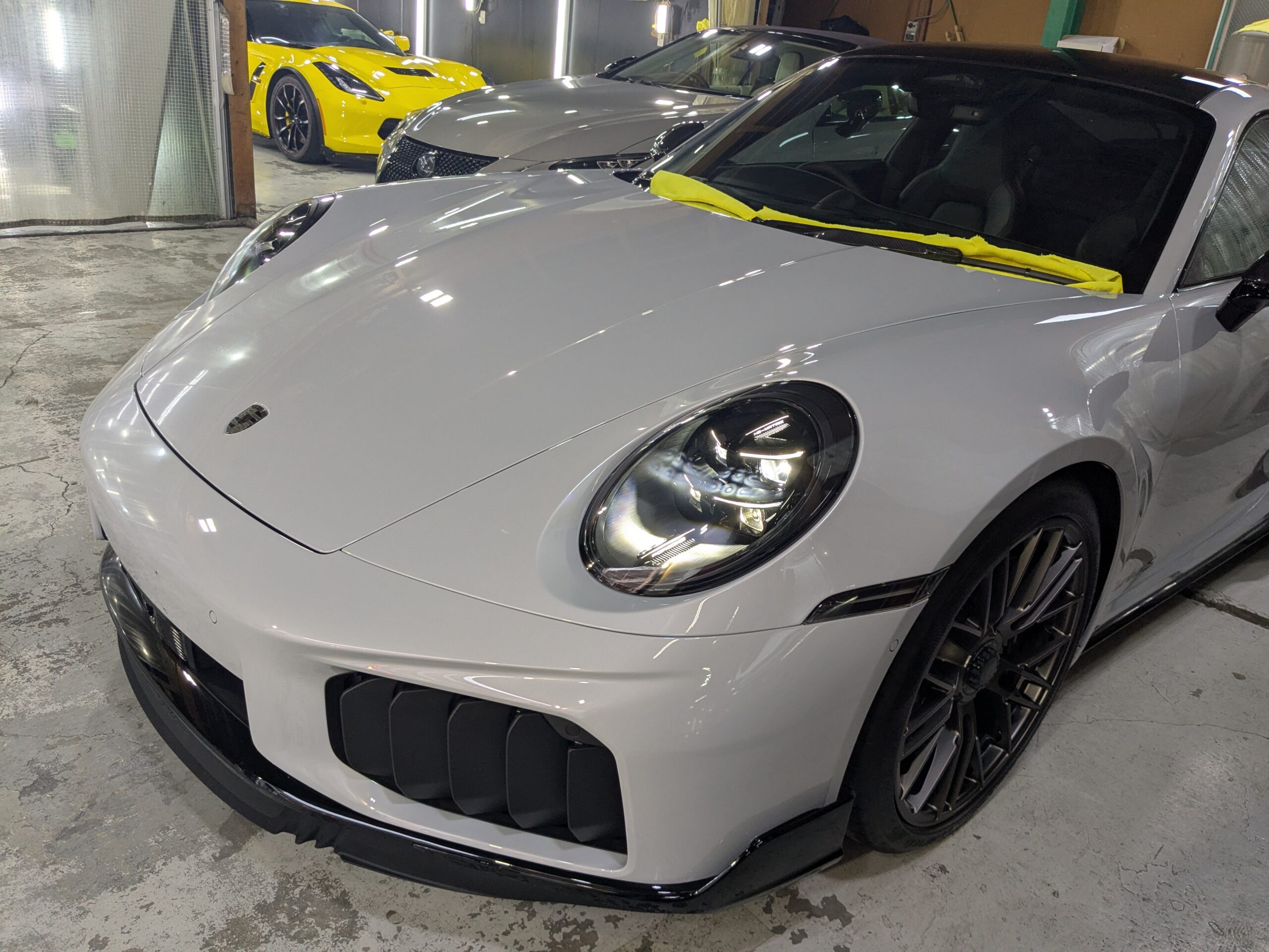 ポルシェ 911ターボS 2026年式 施工の様子