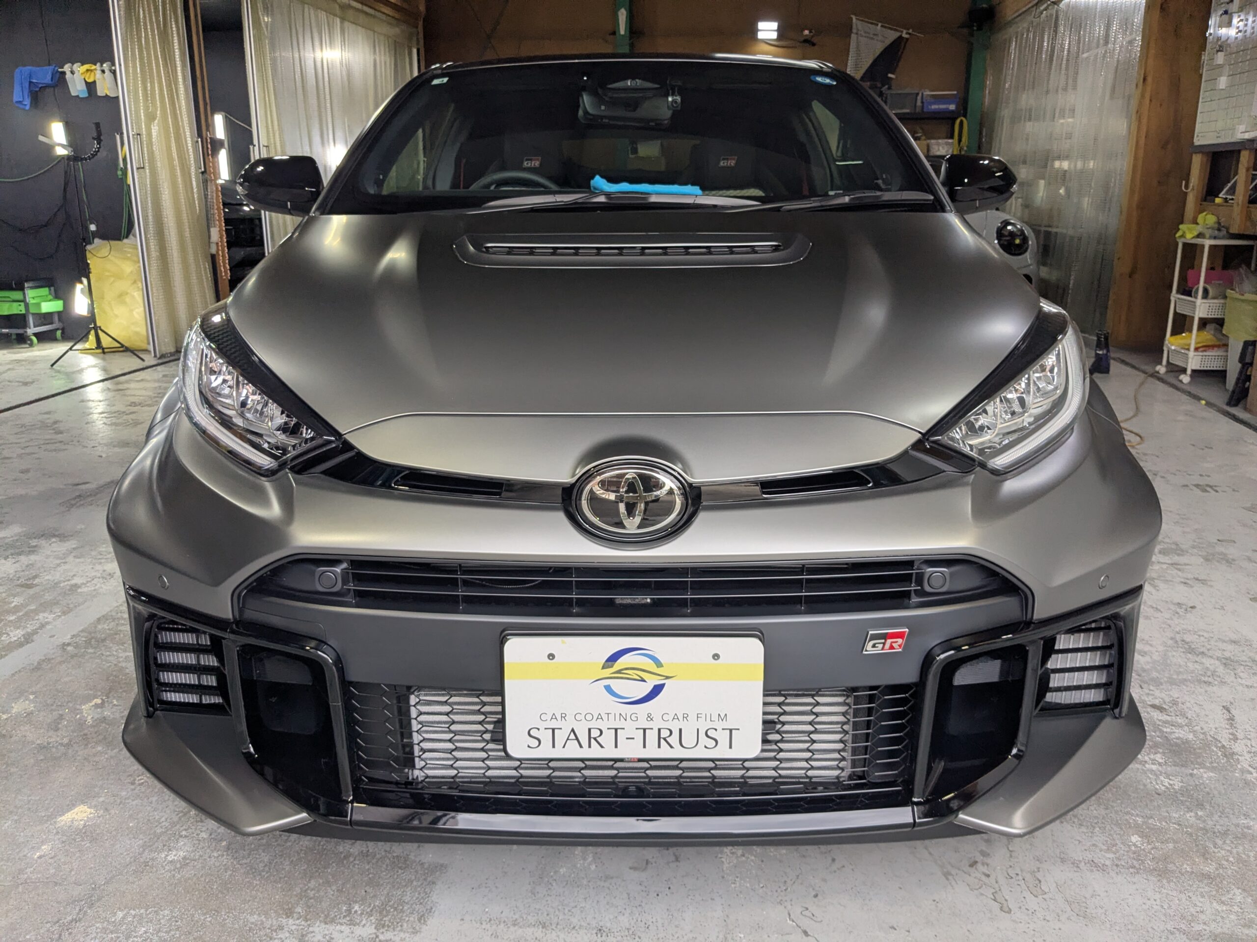 トヨタ GRヤリス 2025年式 施工の様子