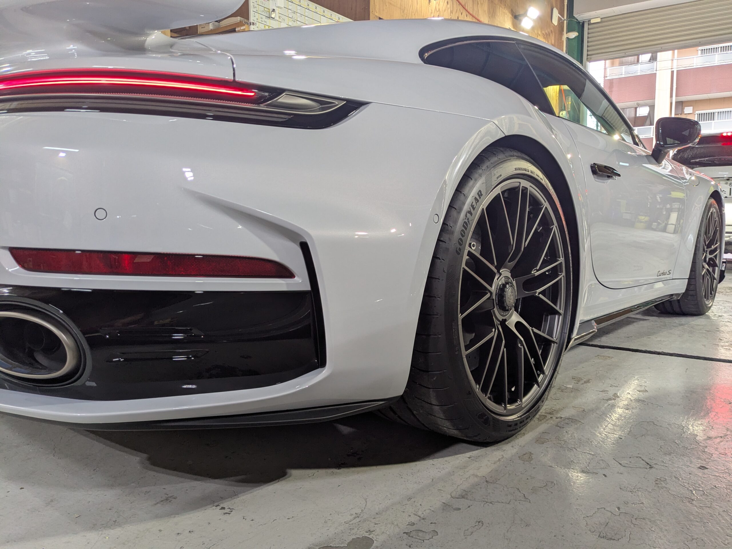 ポルシェ 911ターボS 2026年式 施工の様子