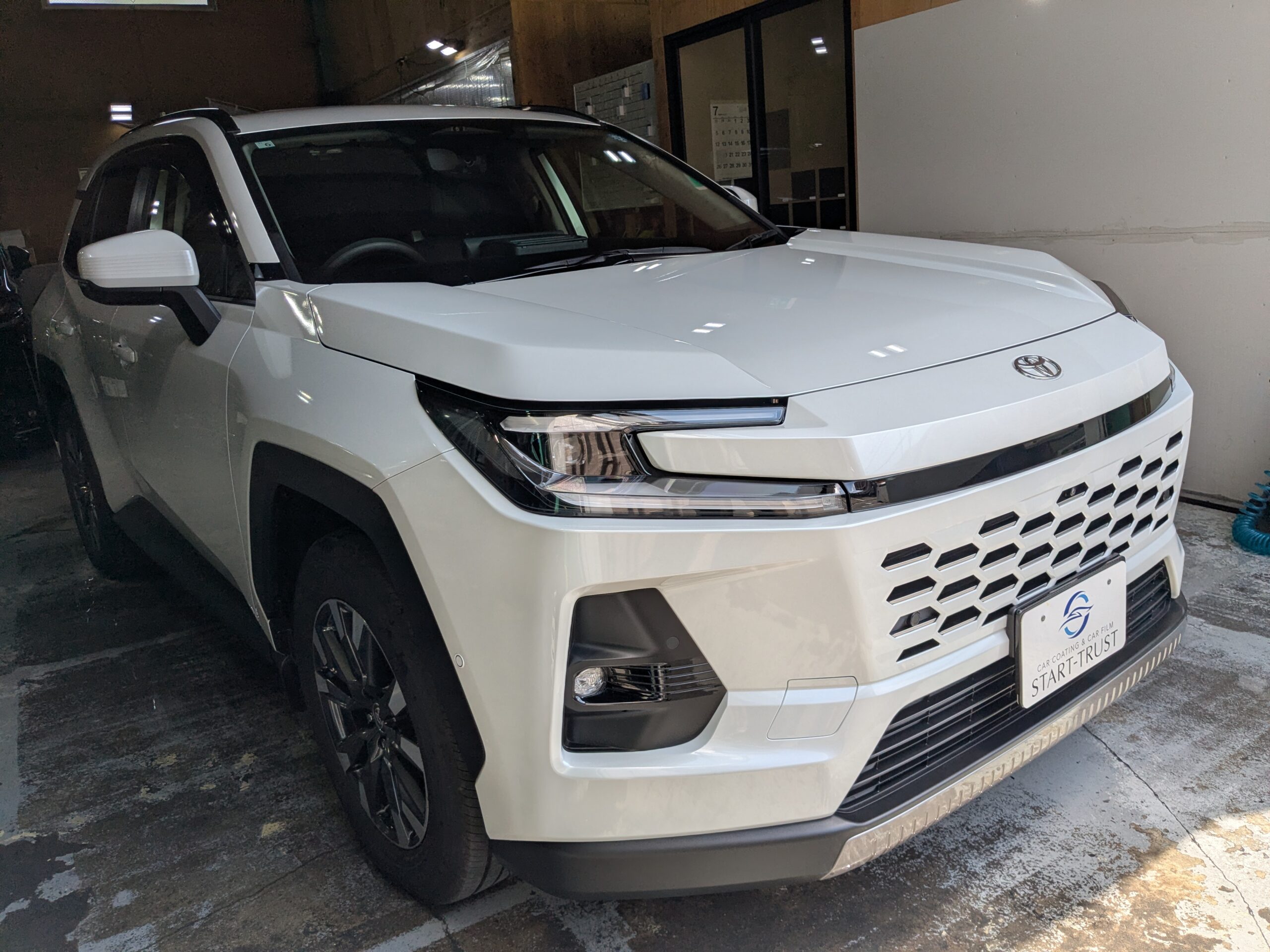 トヨタ RAV4 2026年式 施工の様子