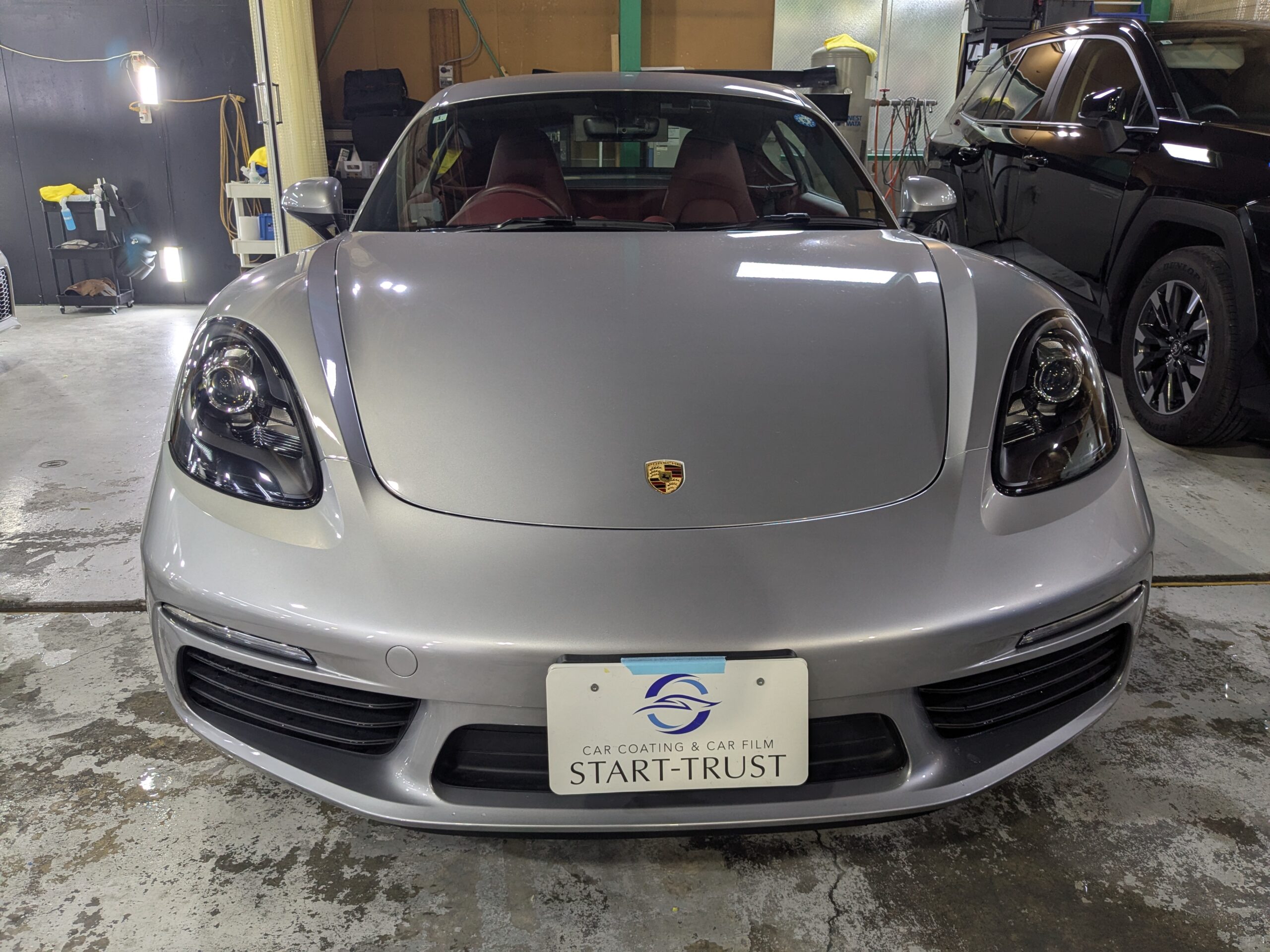 ポルシェ 718ケイマン 施工の様子