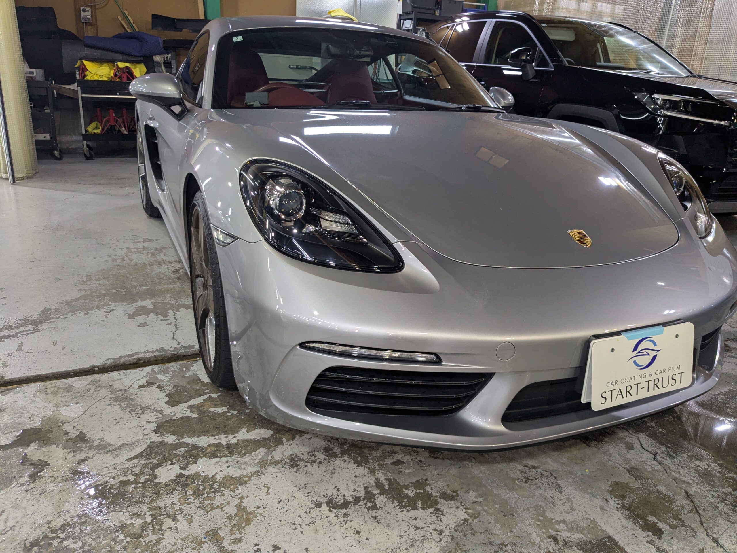 ポルシェ 718ケイマン 施工の様子