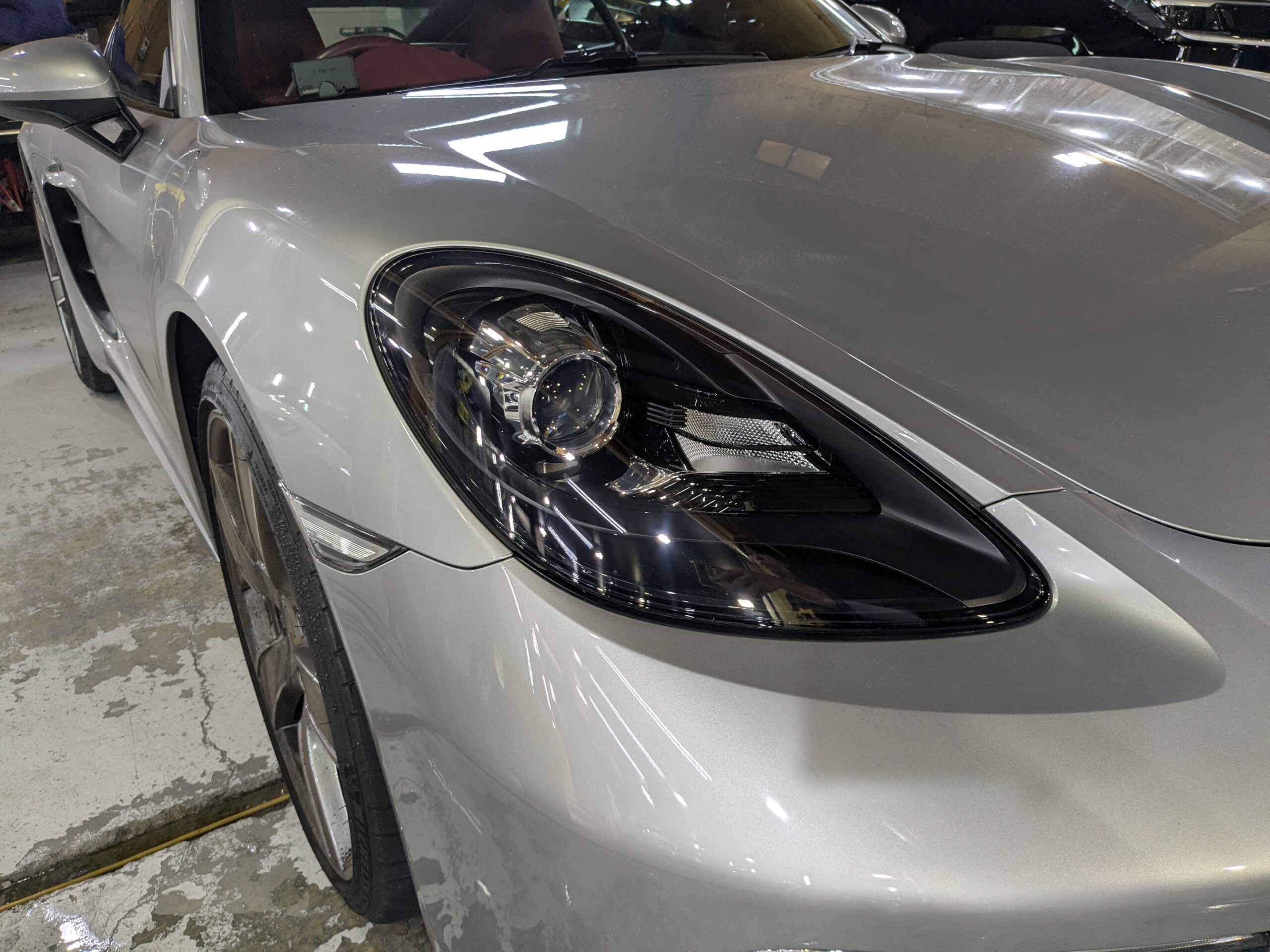 ポルシェ 718ケイマン 施工の様子