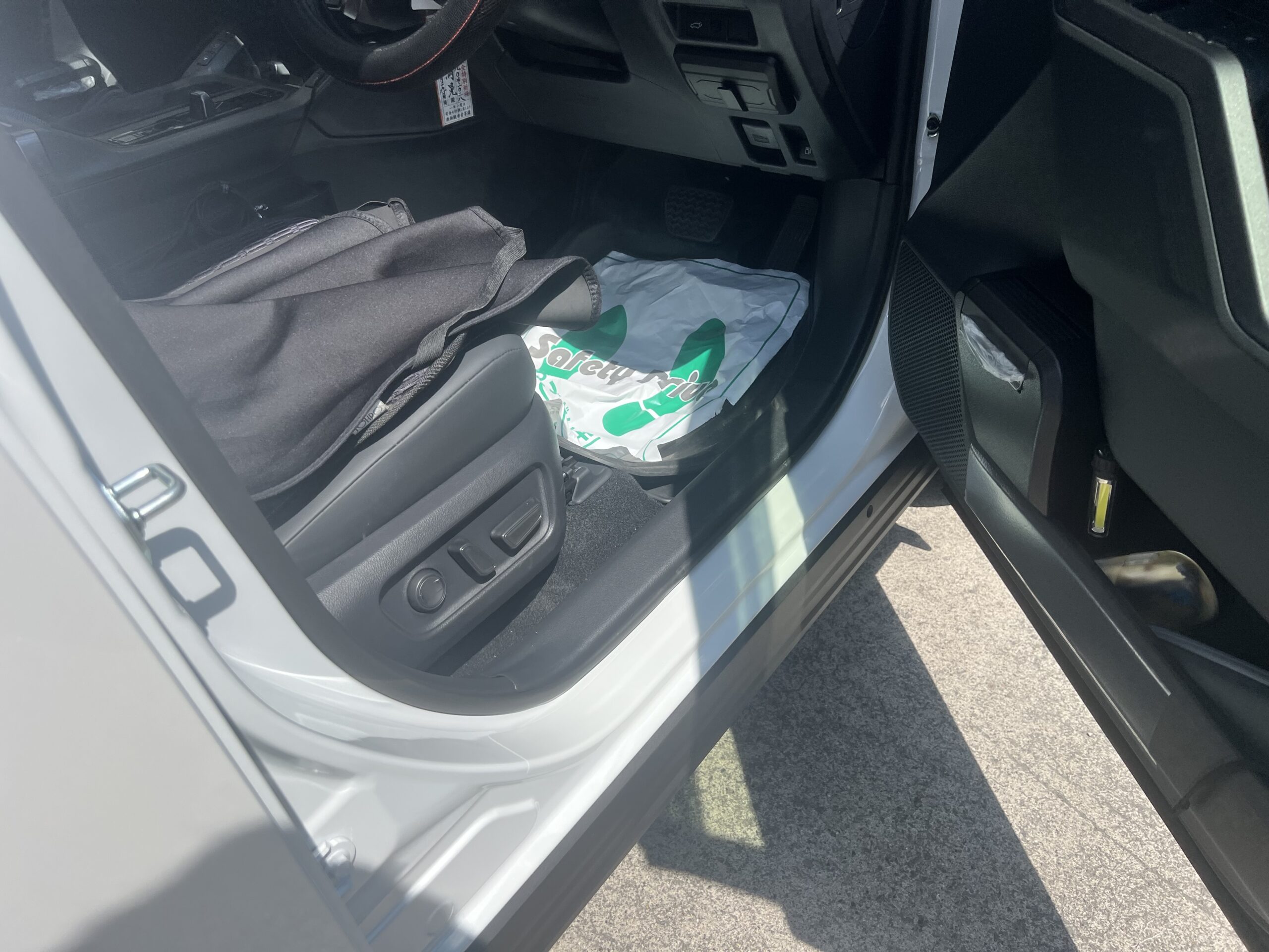 トヨタ RAV4 2026年式 施工の様子