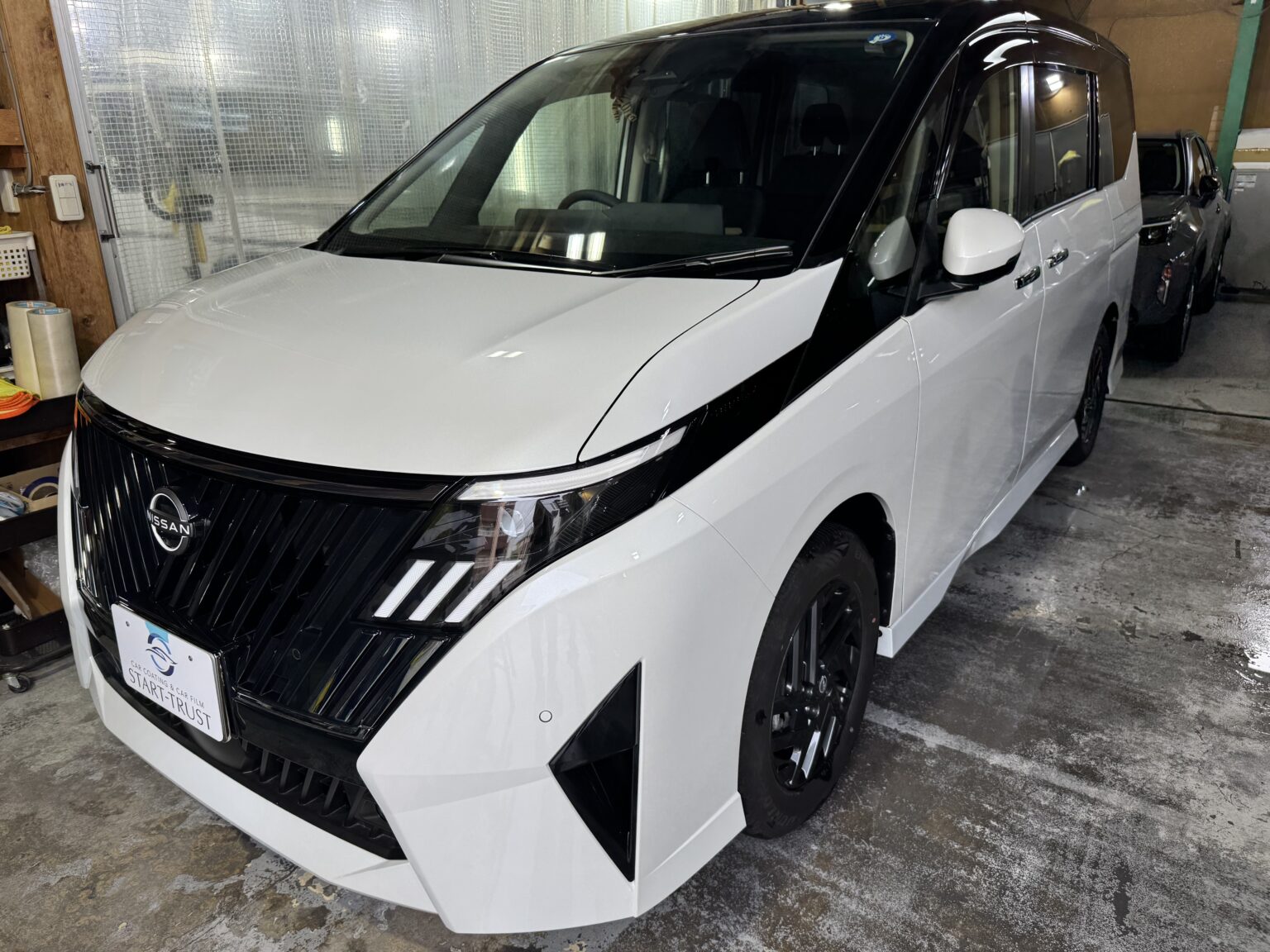 日産 セレナ (C28系)(2026年式) ボディコーティングの写真