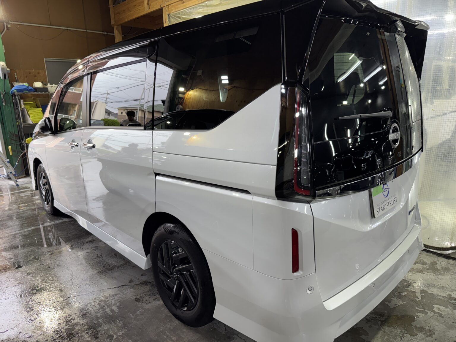日産 セレナ (C28系)(2026年式) ボディコーティングの写真
