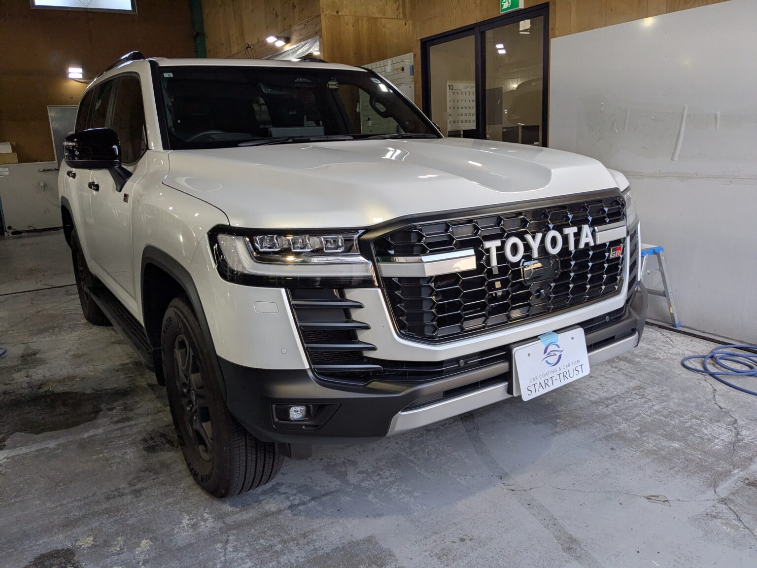 トヨタ ランドクルーザー300(2026年式) プロテクションフィルムの写真
